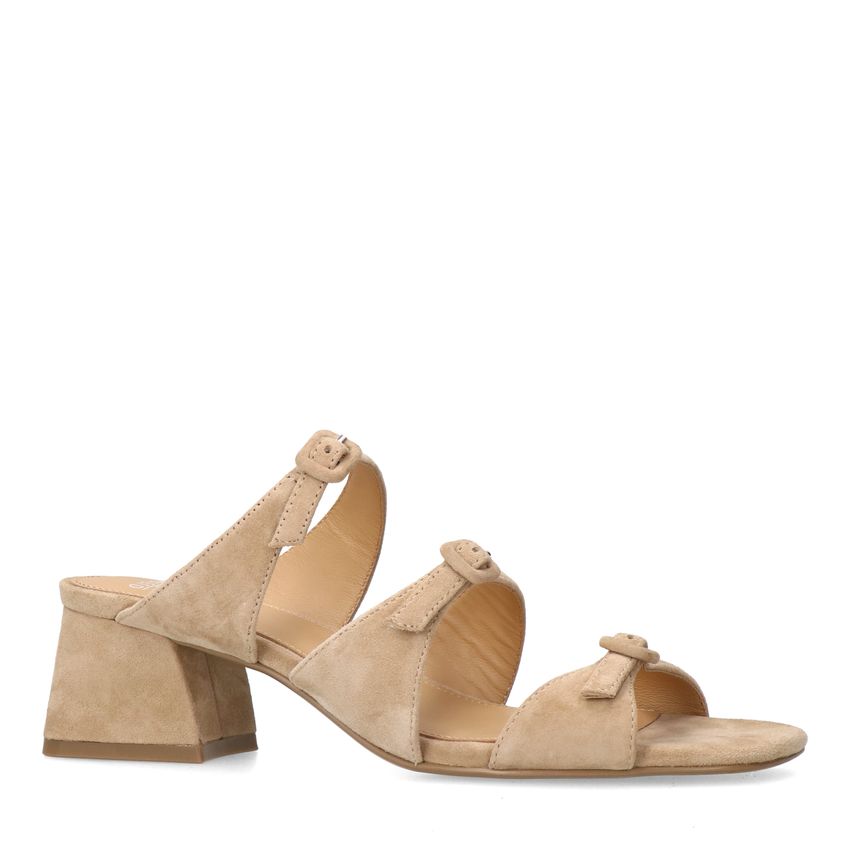 Manfield Beige suède sandalen met hak en gespjes