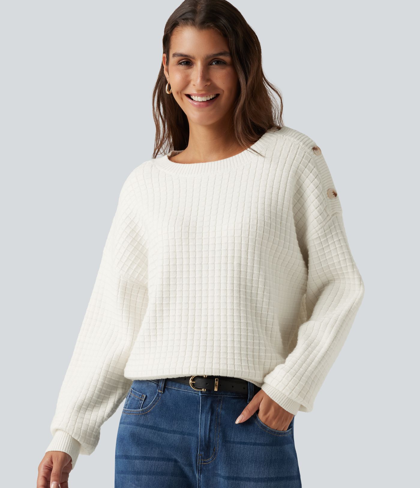 Pull à encolure arrondie, épaules tombantes et manches longues