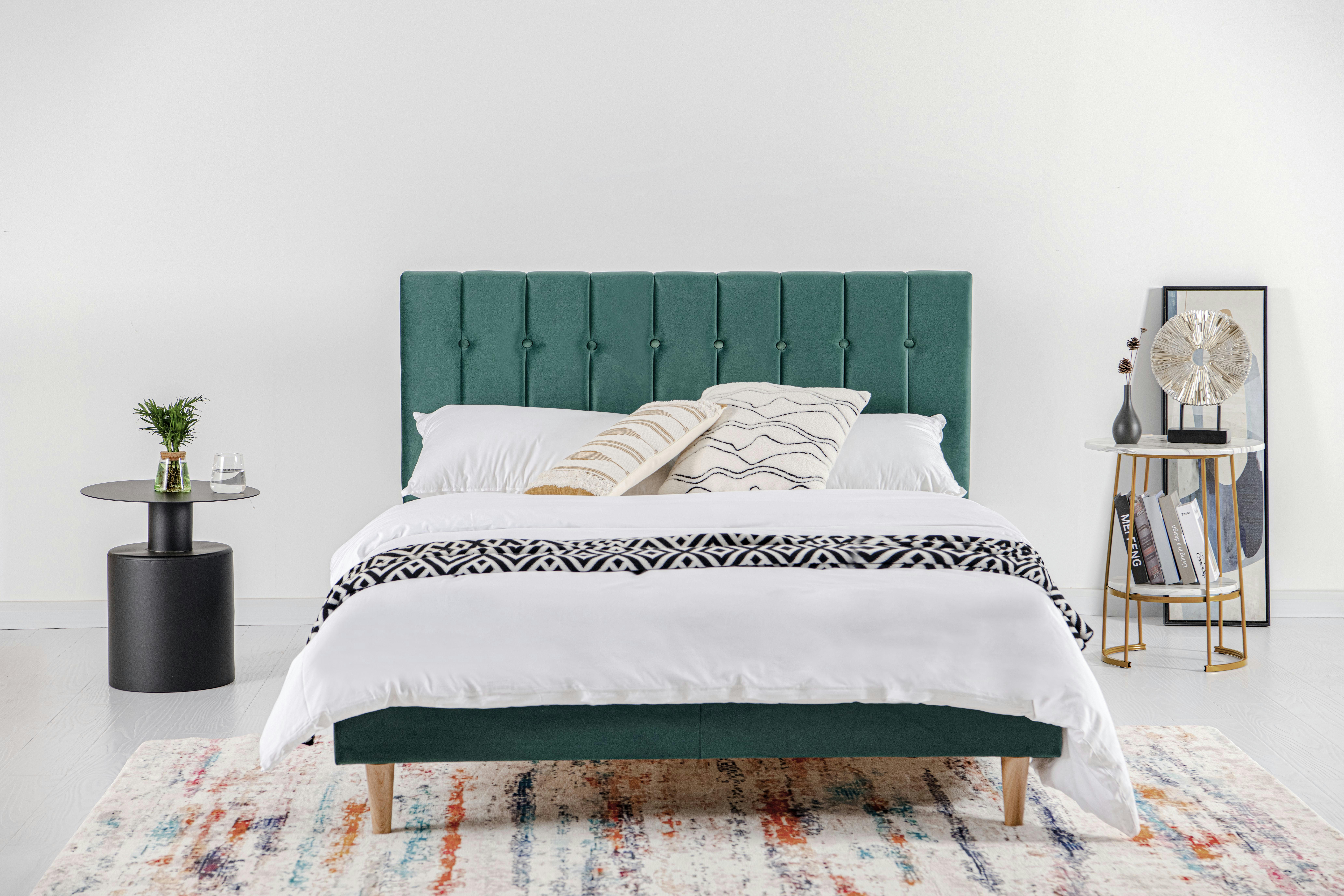 HANKO - Lit scandinave 140x190 cm en velours vert