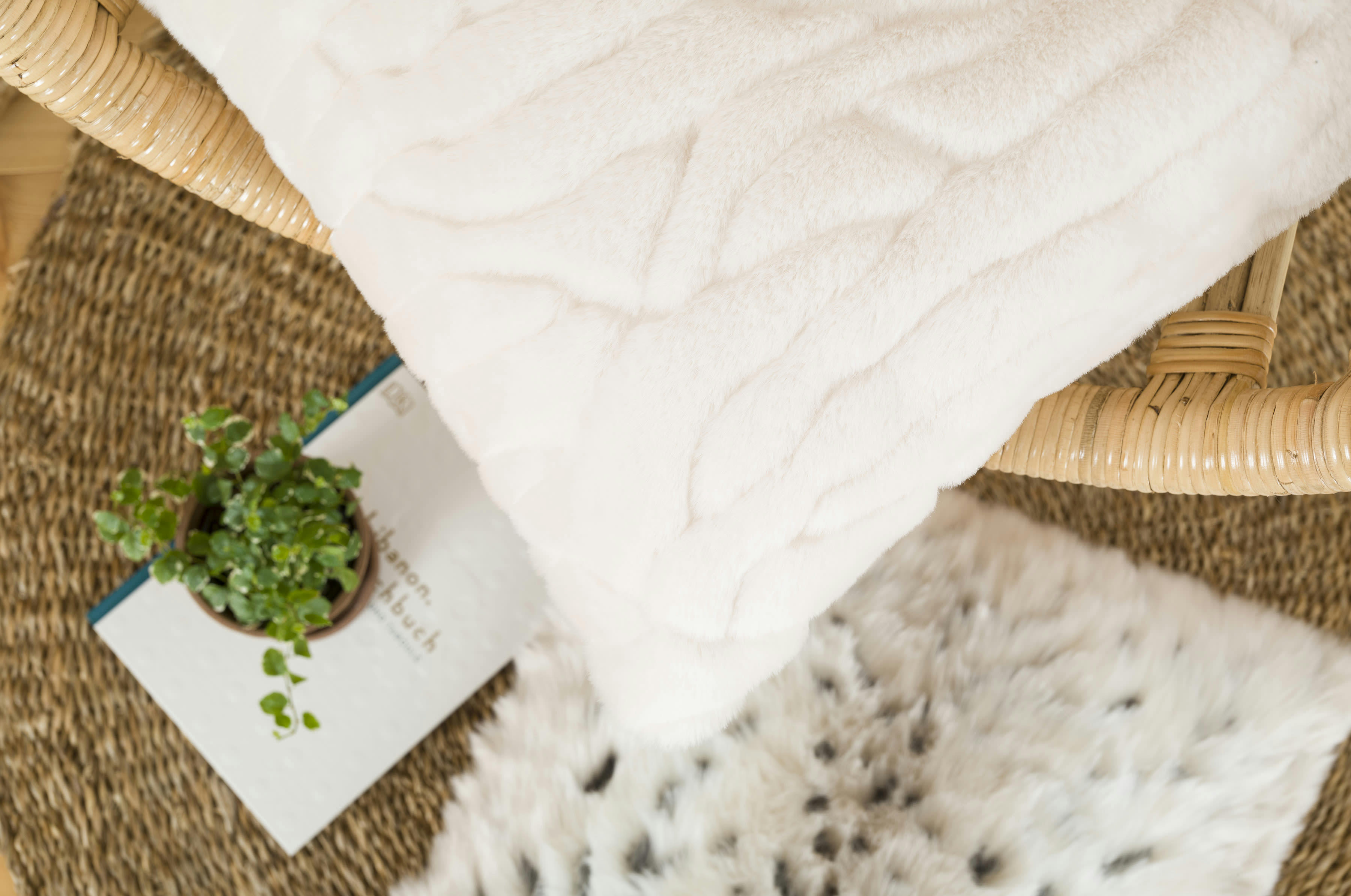 SKINS - Housse de coussin faux  vison crème  40x40