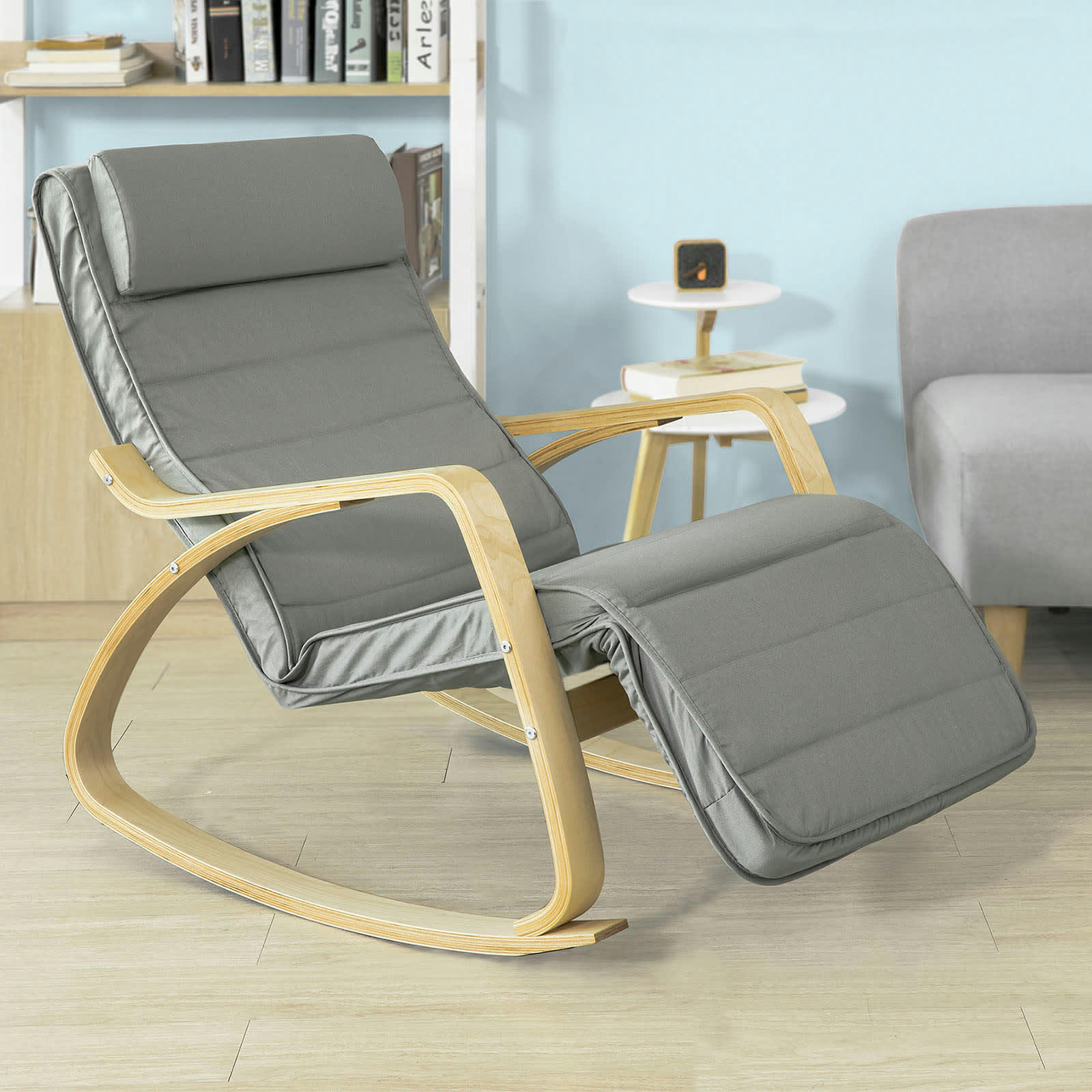 - Fauteuil à bascule avec repose-pieds réglable en bois et coton gris