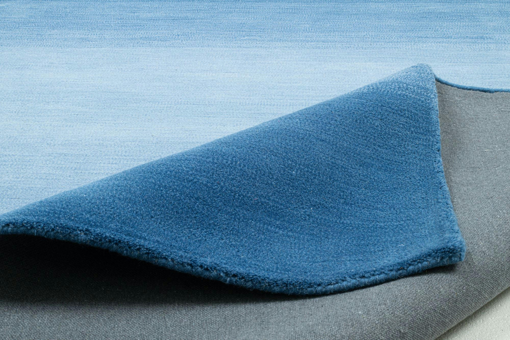 WOOL COMFORT - Tapis dégradé de couleur en laine bleu 190x290 cm