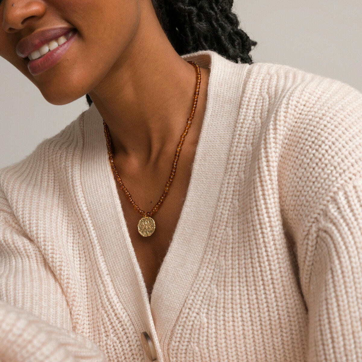 Collier perles fantaisie, avec médaillon