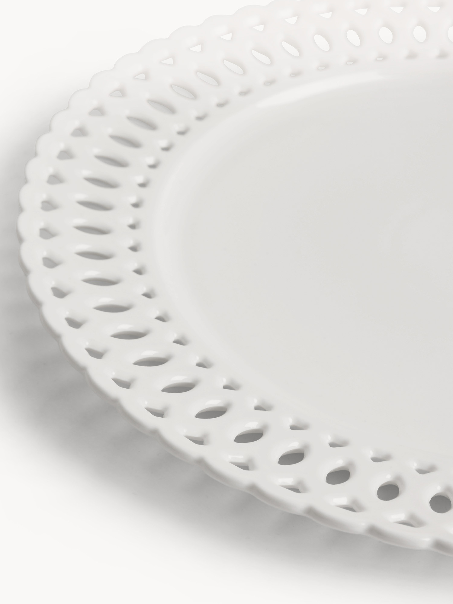 Piatto da portata in porcellana traforata