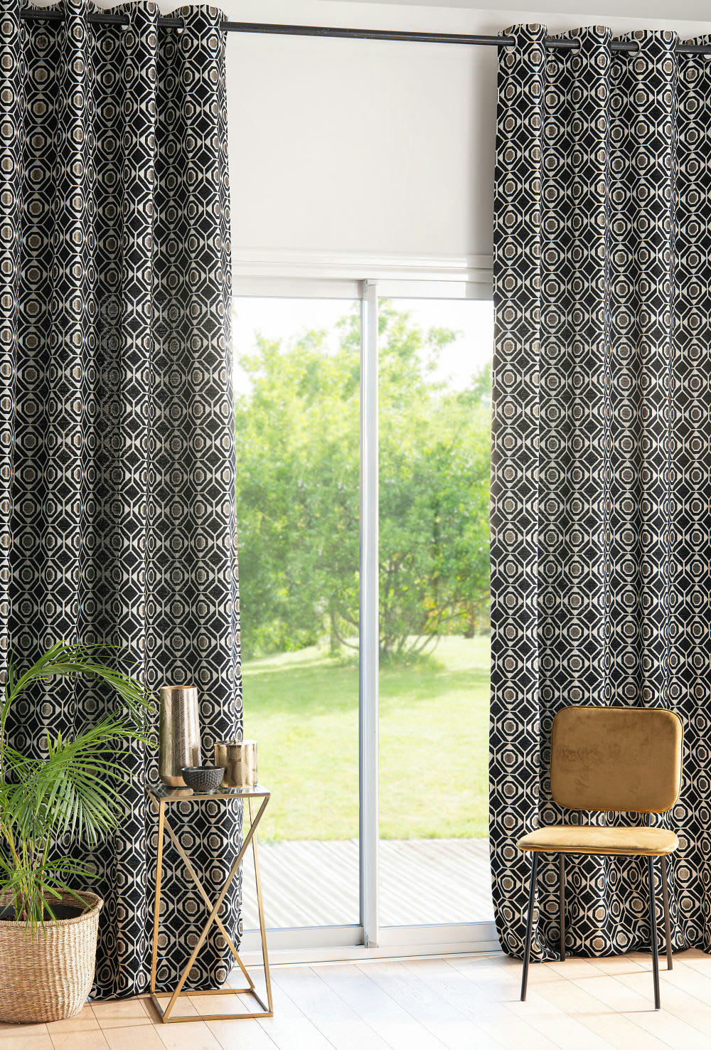 ROMBA - Rideau à œillets motifs graphiques noirs et fils dorés à l