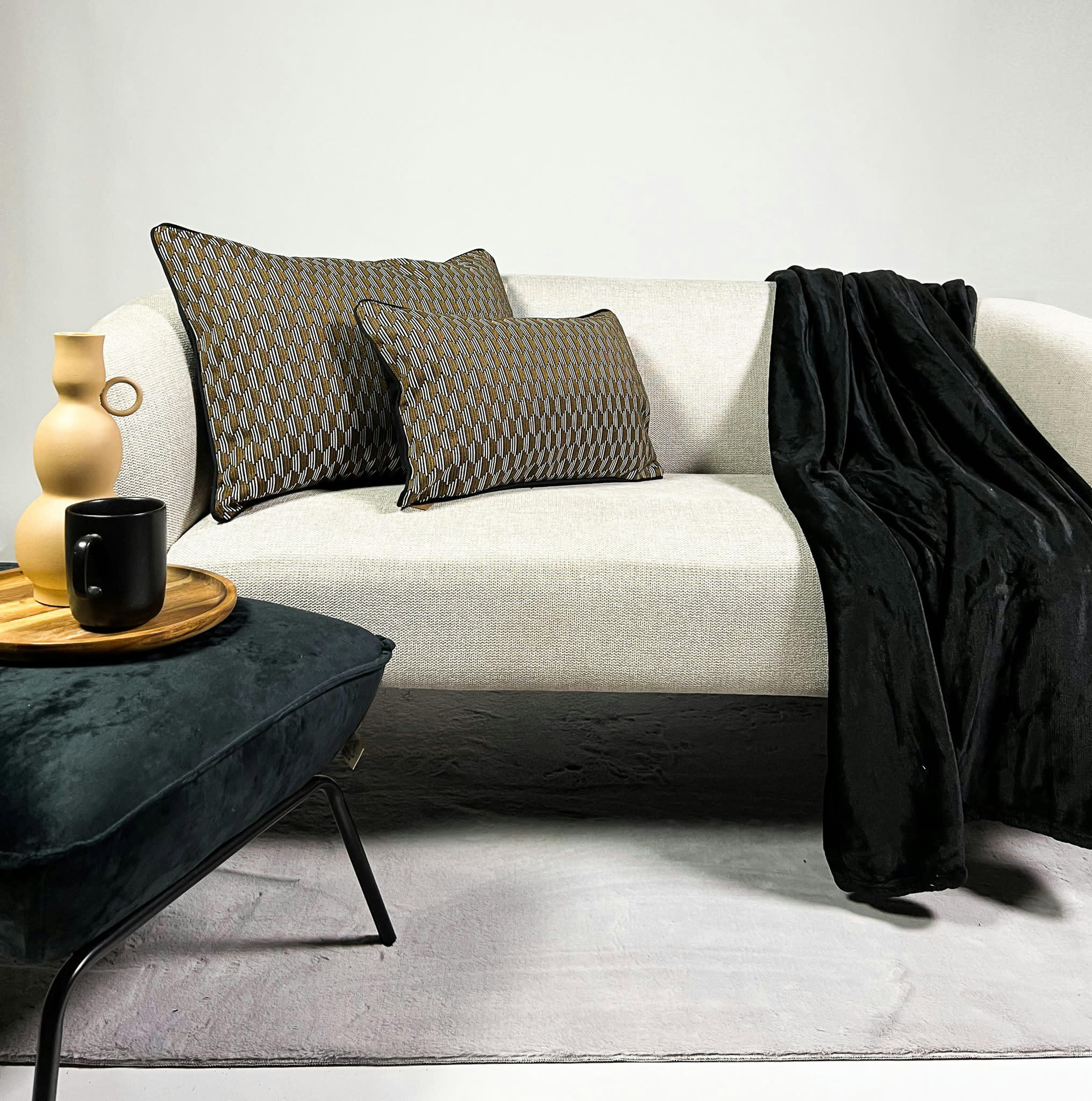 - LOT DE 3 - The Bold Move - Coussin 40x60 cm - Coussin 30x50 cm - Plaid