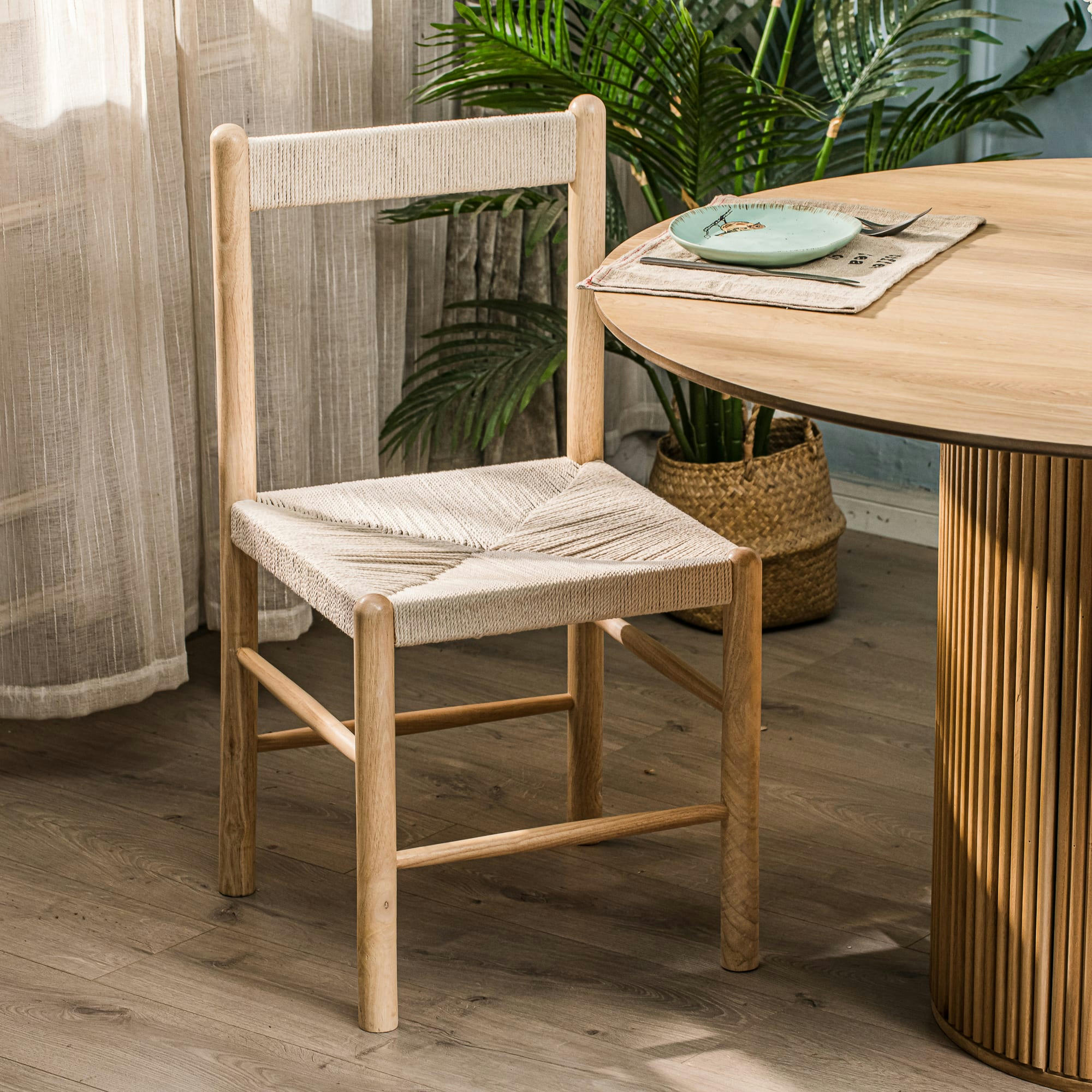 - Lot de 2 chaises en bois massif et corde naturelle