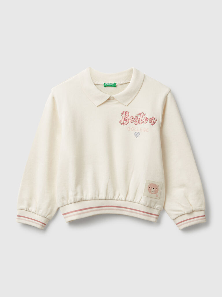 Sweatshirt with collar