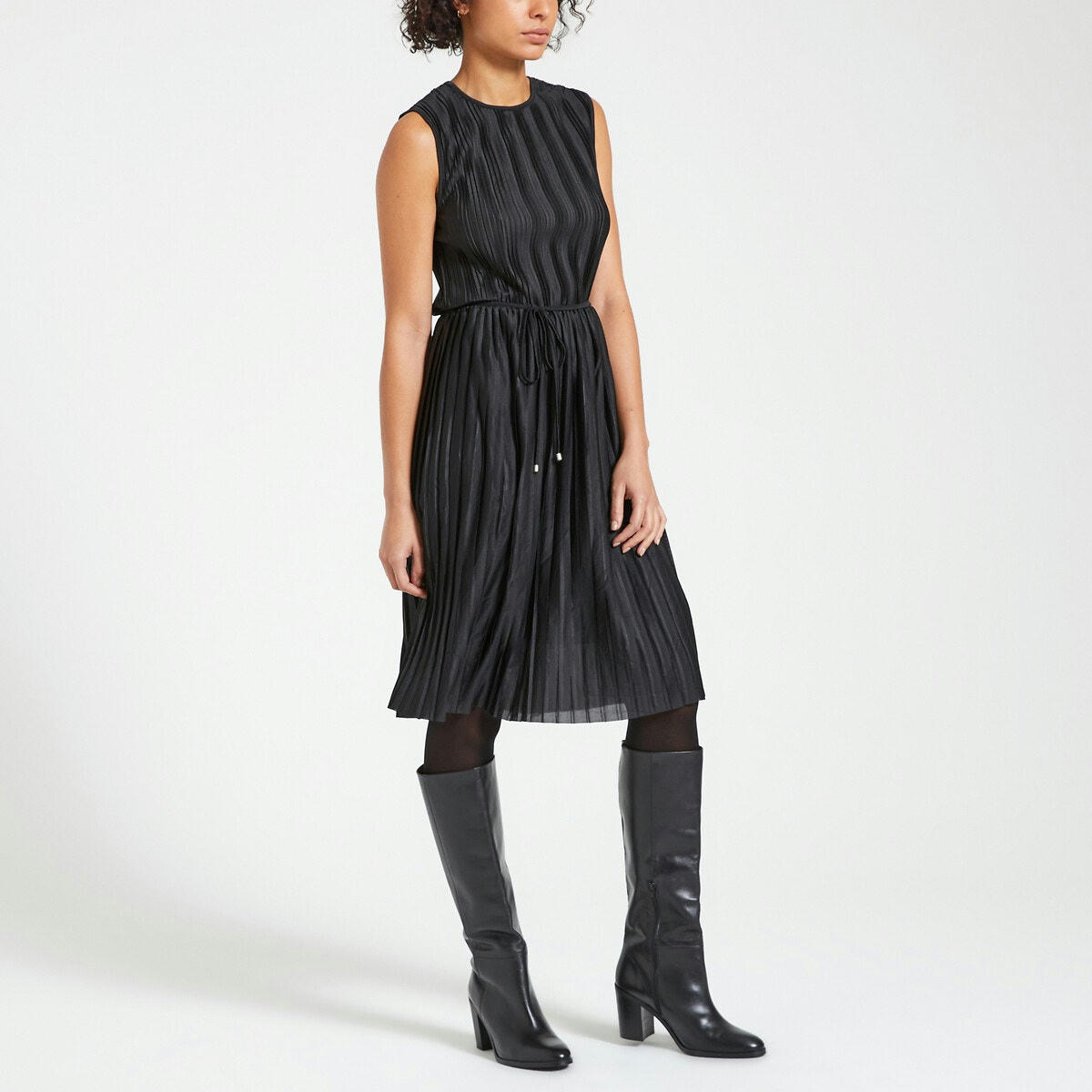 Robe plissée, sans manches