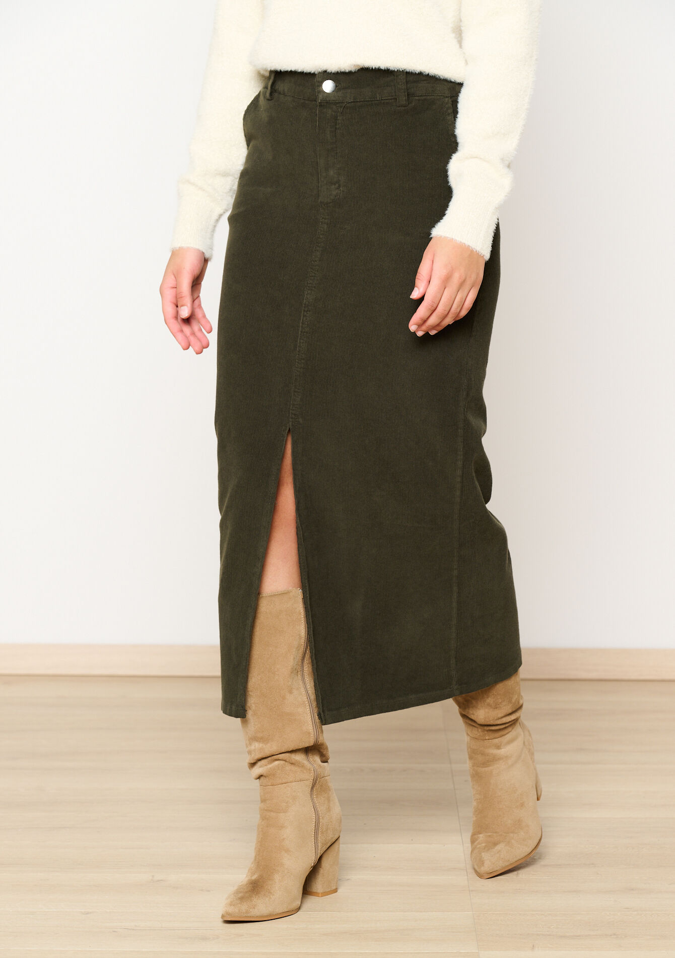 Maxirok in ribfluweel