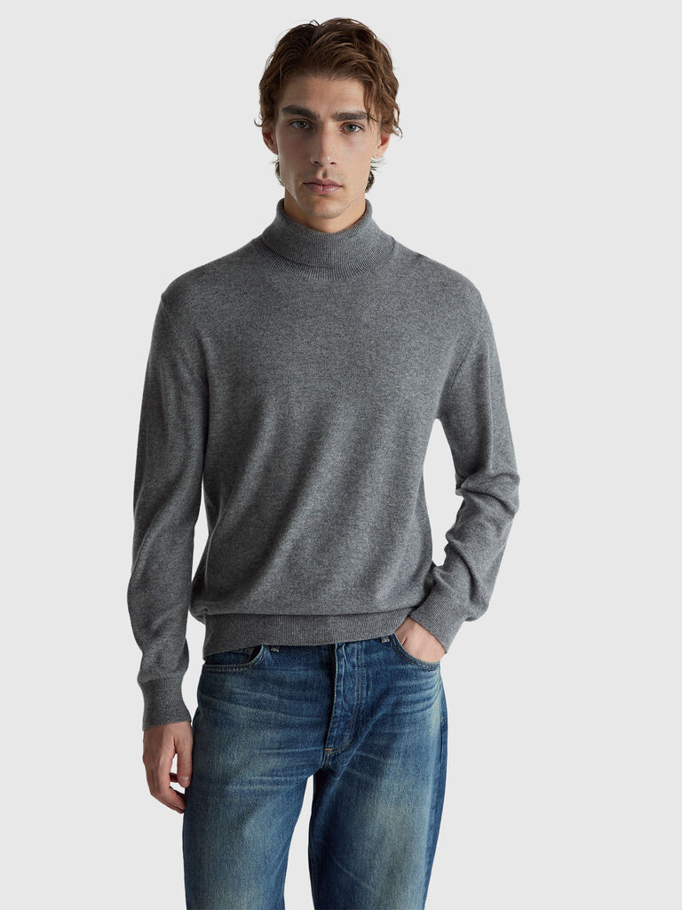 Dark gray turtleneck in pure cashmere