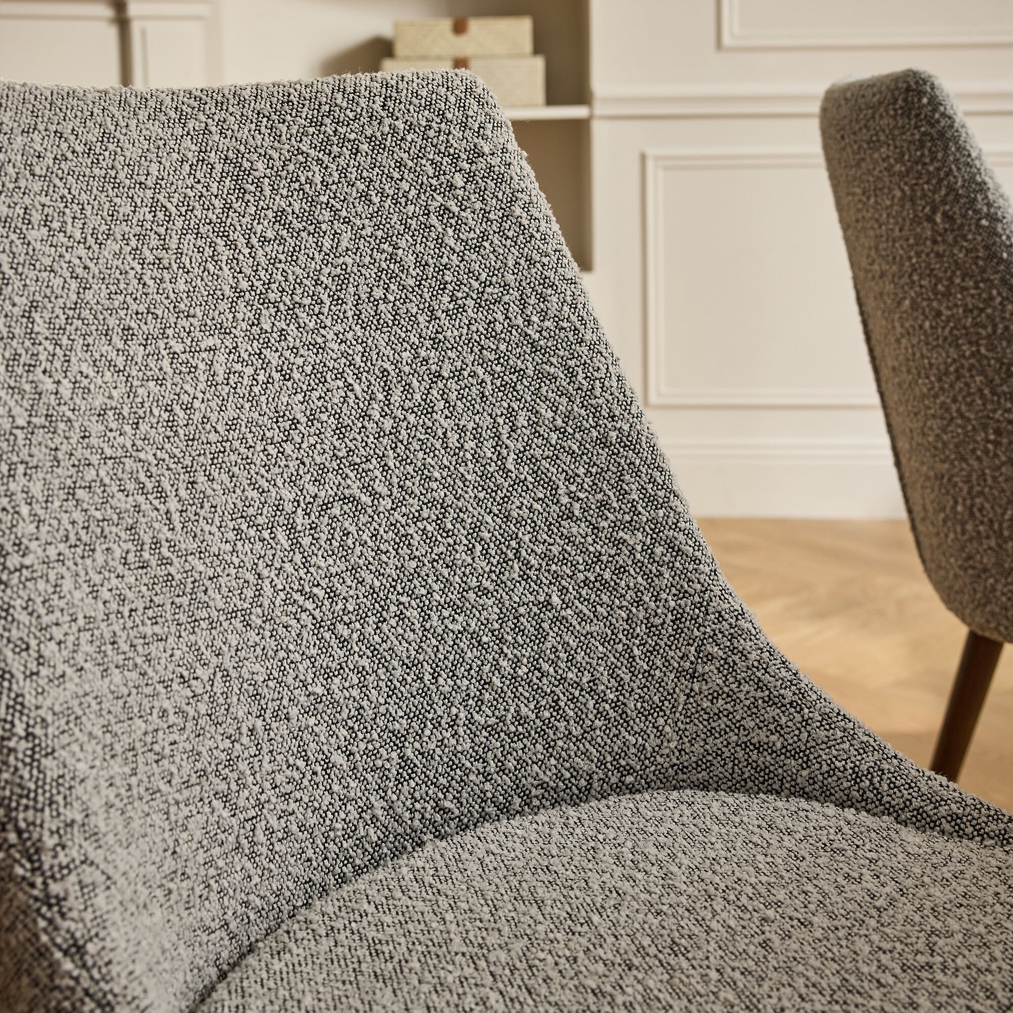 ABBY - Chaise de repas en tissu bouclette rasé - gris clair