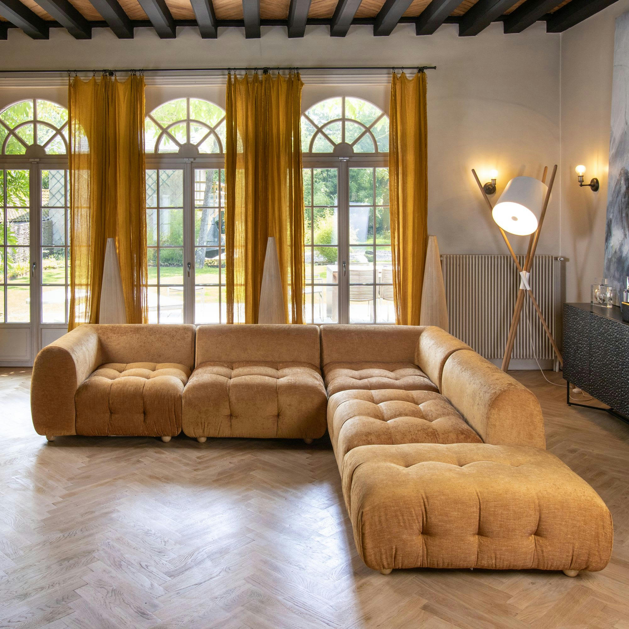 TWIGGY - Canapé 5 places en velours ocre