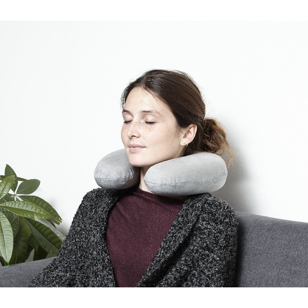 Coussin de voyage tour de cou mémoire de forme gris