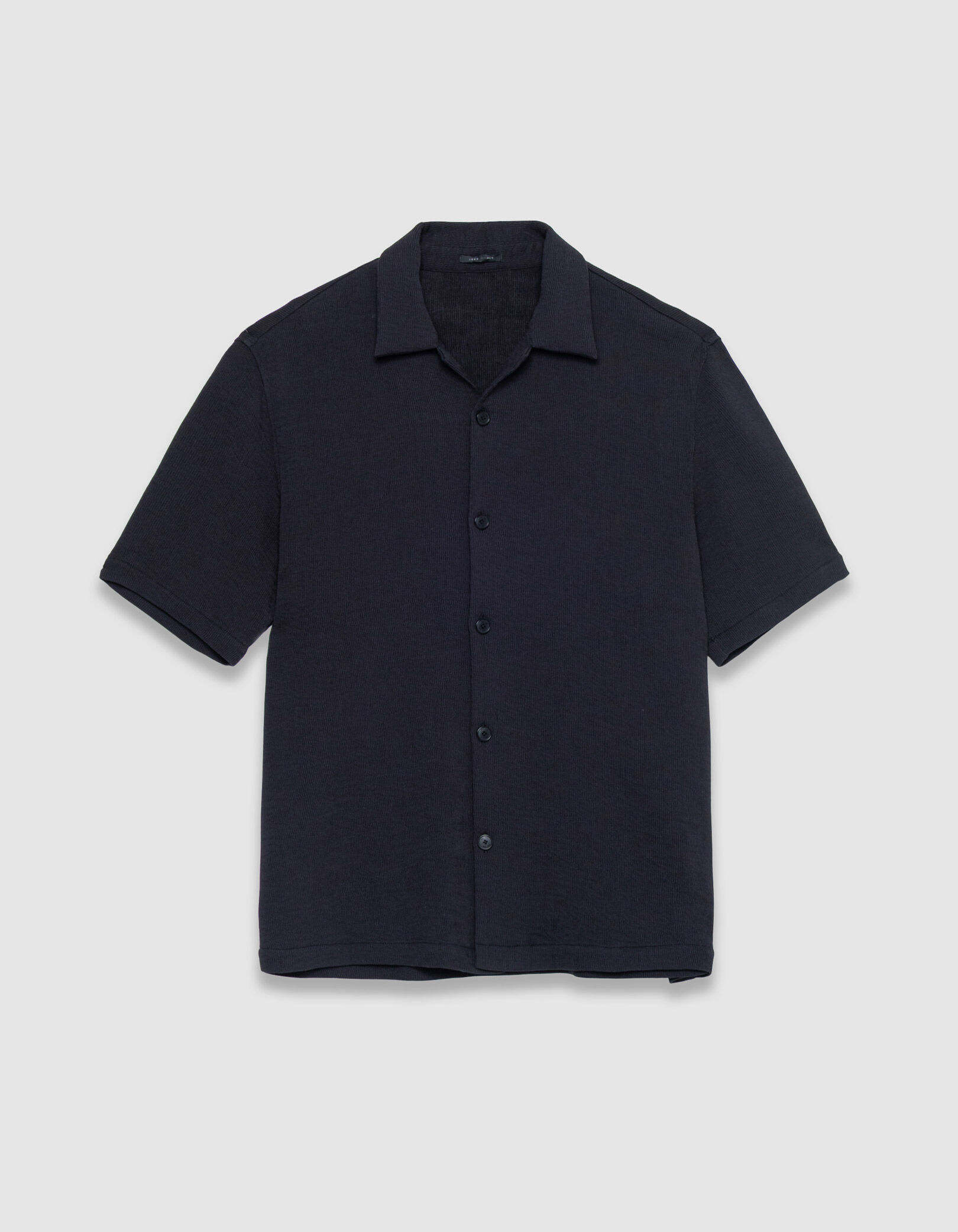 Chemise manches courtes noire tissu plissé Homme