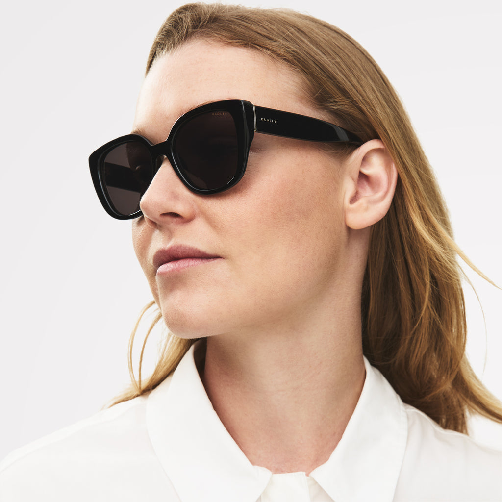 Chiswick - Classic Curved Sunglasses