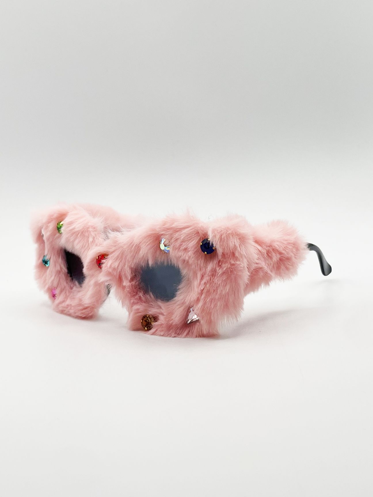 SVNX Faux fur Cateye Sunglasses with multicoloured Gems in Pink