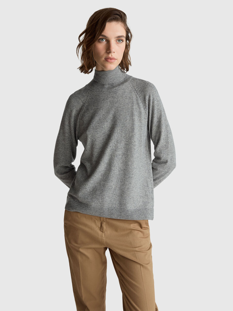 Gray m&eacute;lange turtleneck sweater in cashmere and wool blend