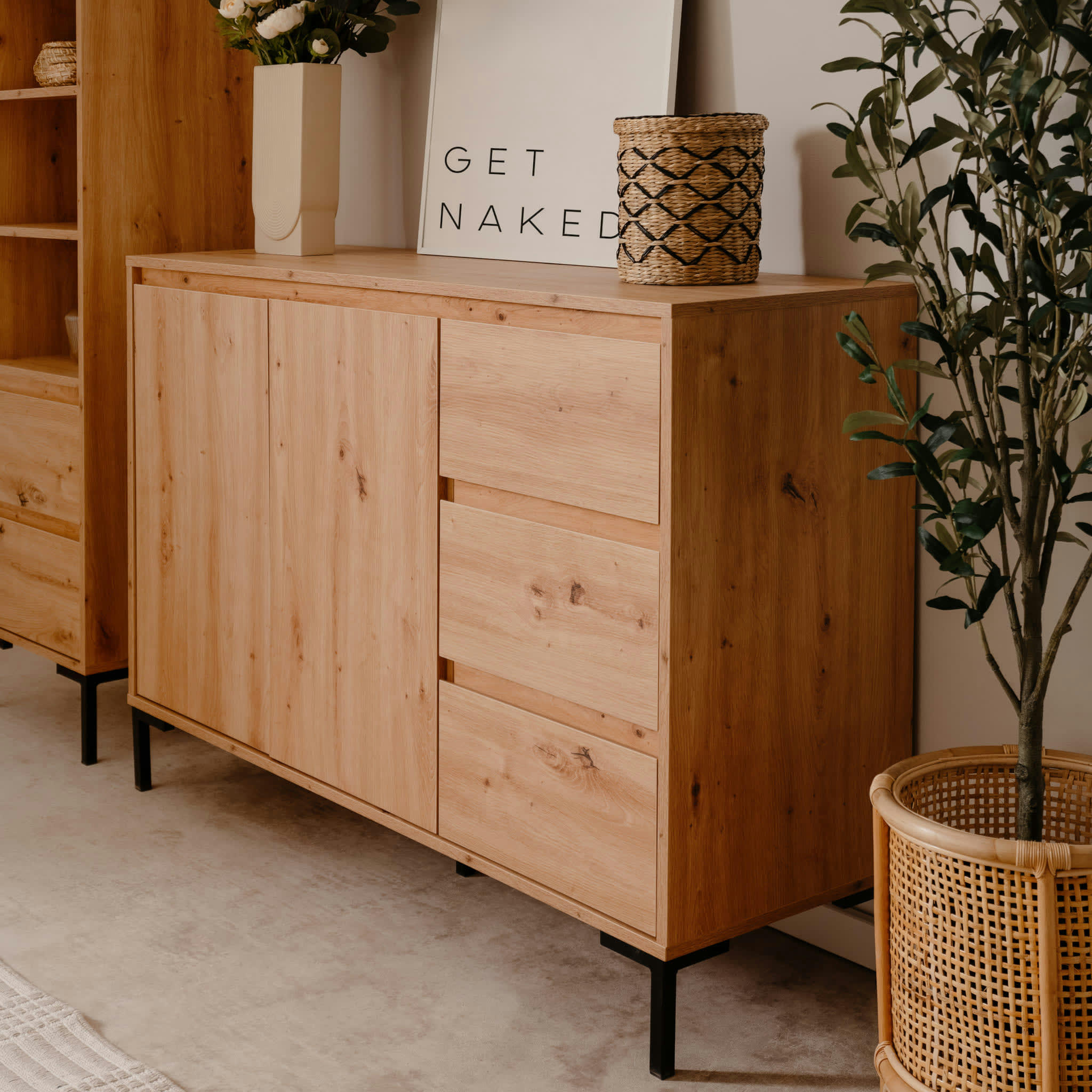 - Commode 2 portes 3 tiroirs avec pieds en métal naturel