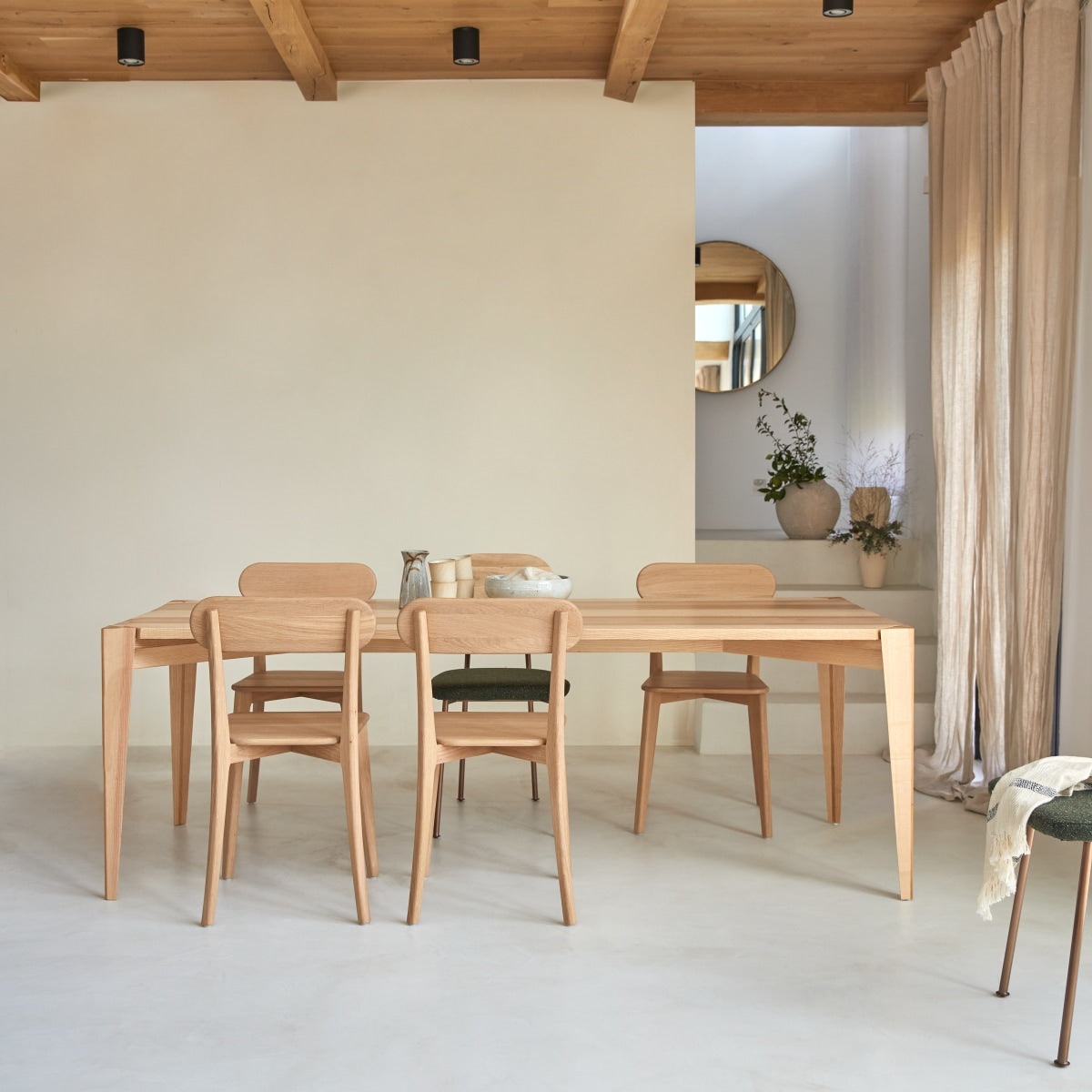 Tikamoon - Paulin - Tafel in massief Frans olijfessen 6 8 personen.