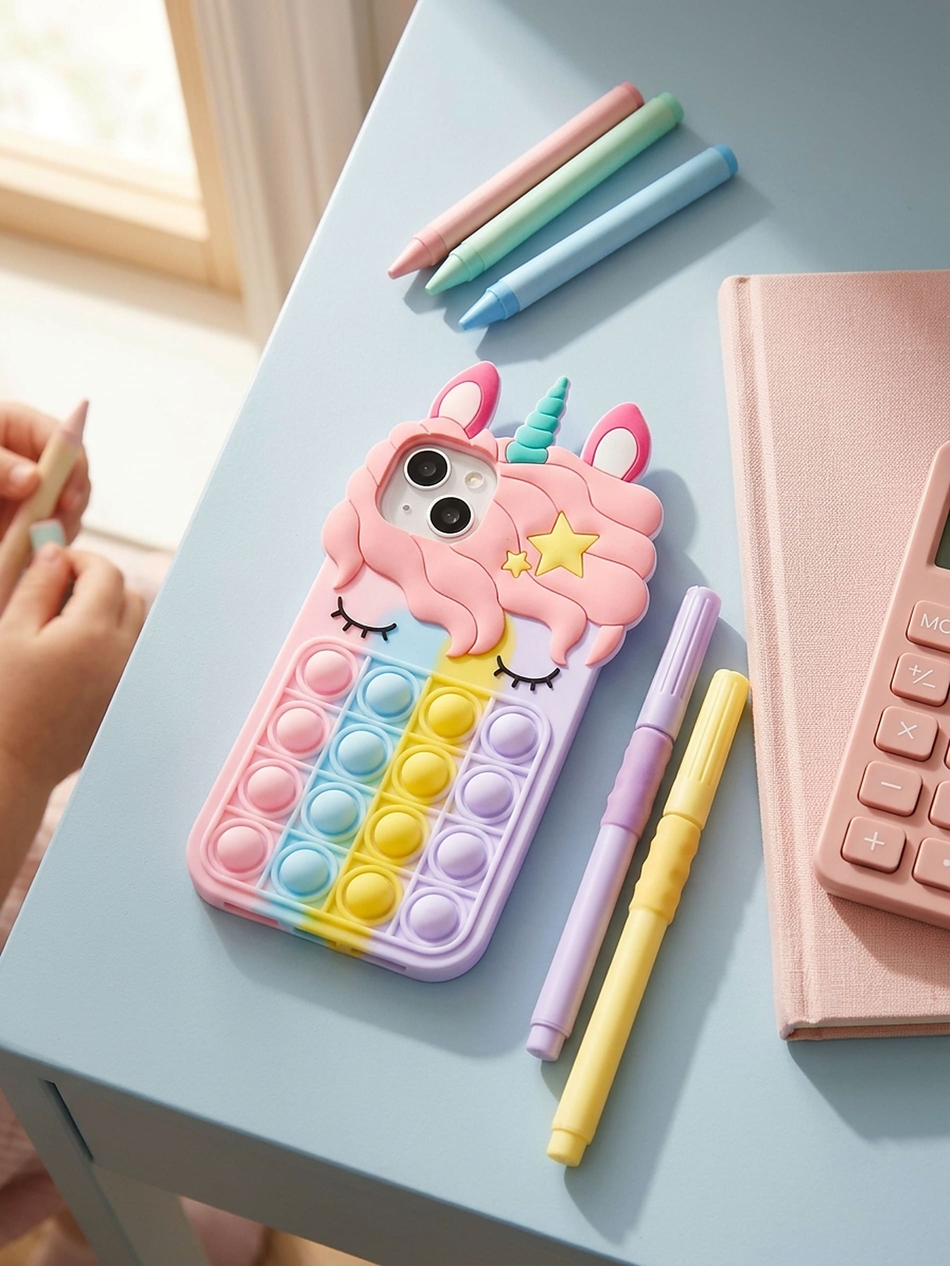 Etui na iPhone 15 z motywem jednorożca