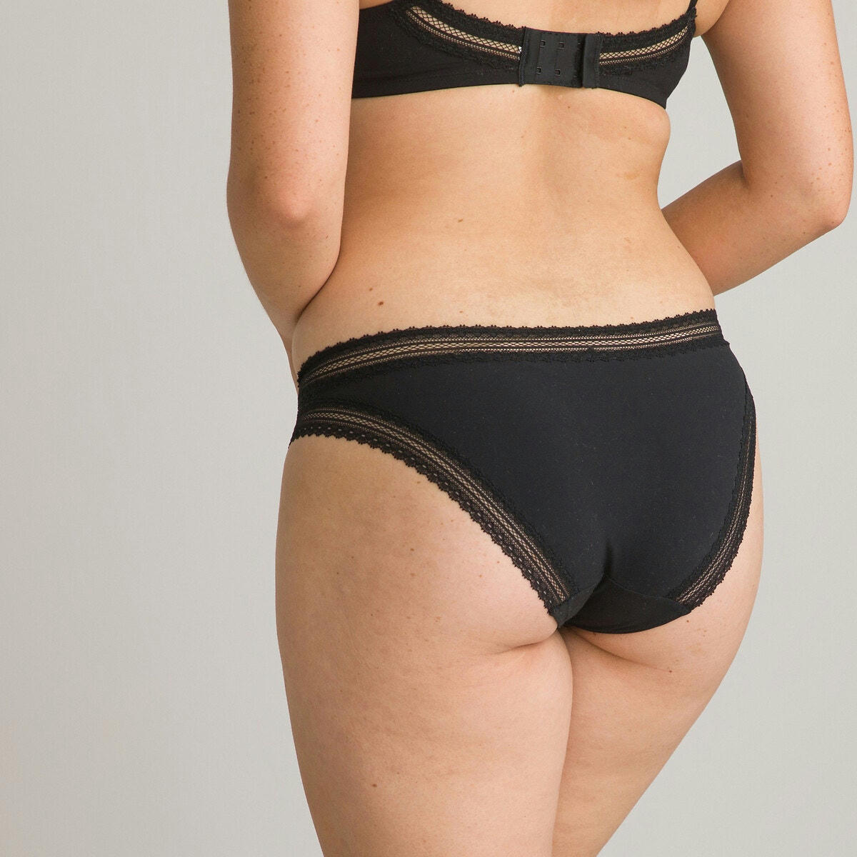 Culotte en dentelle et microfibre