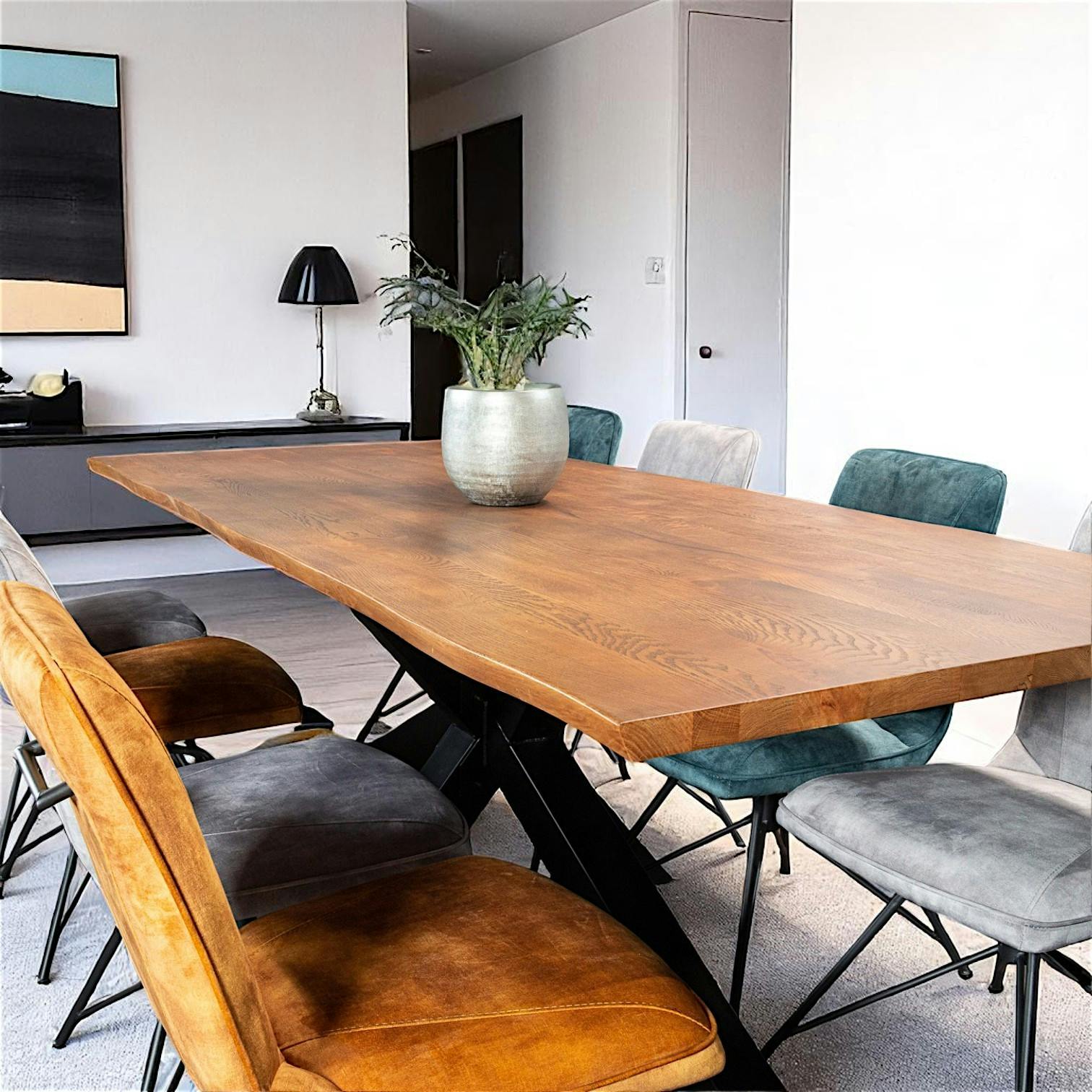 Table à manger en bois de chêne bordures naturelles 200 cm OKA