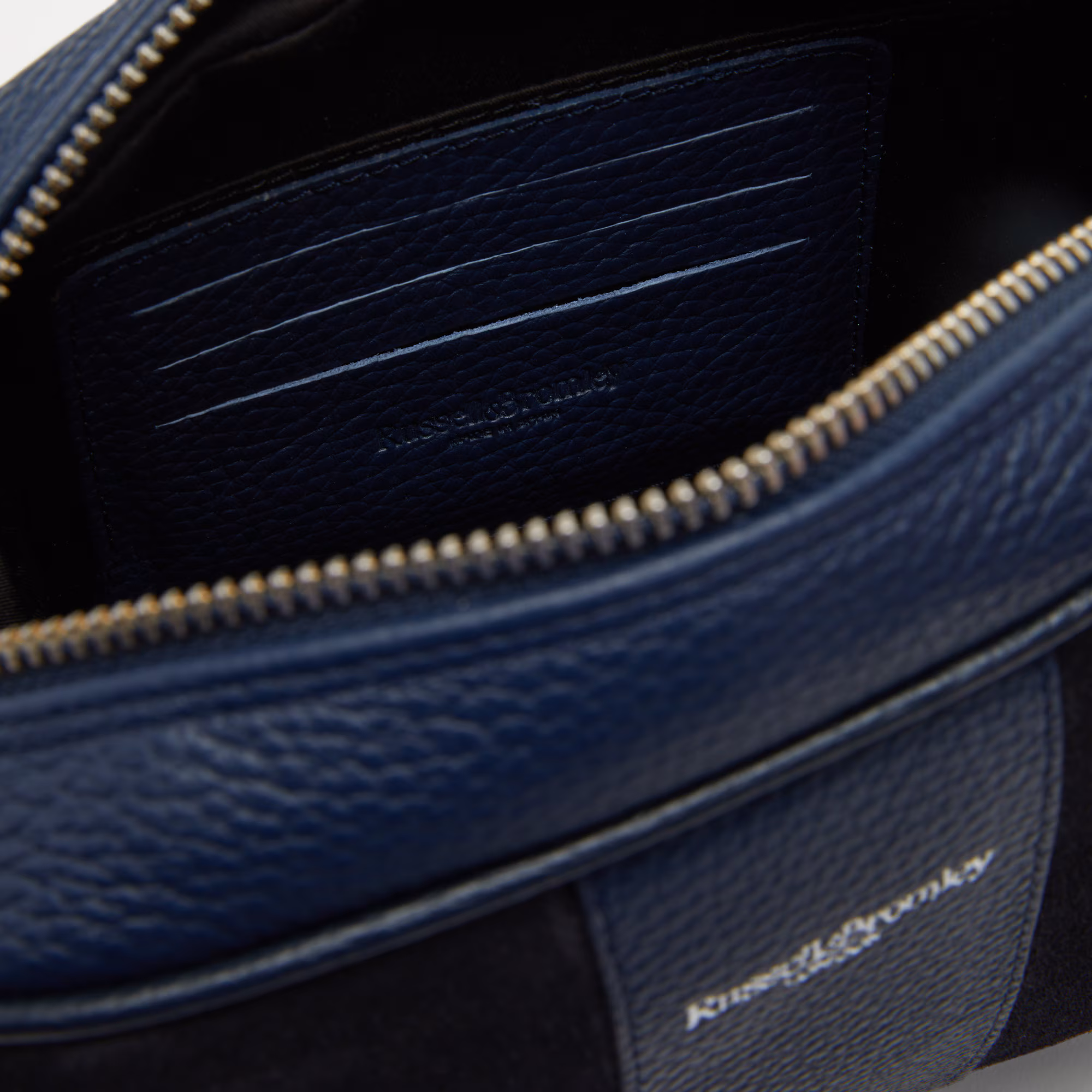 Robin<br>Crossbody Camera Bag