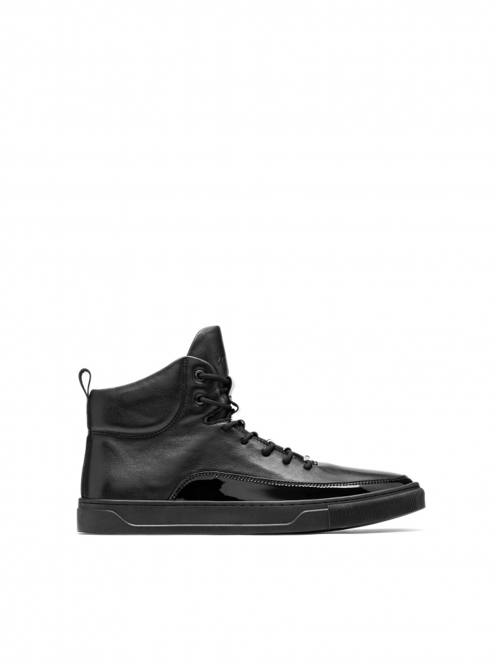 Men’s black sneakers