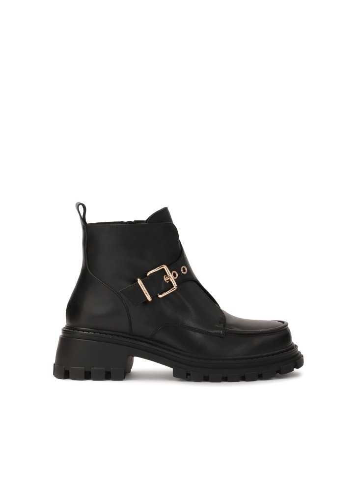 Leather boots with decorative buckle flap