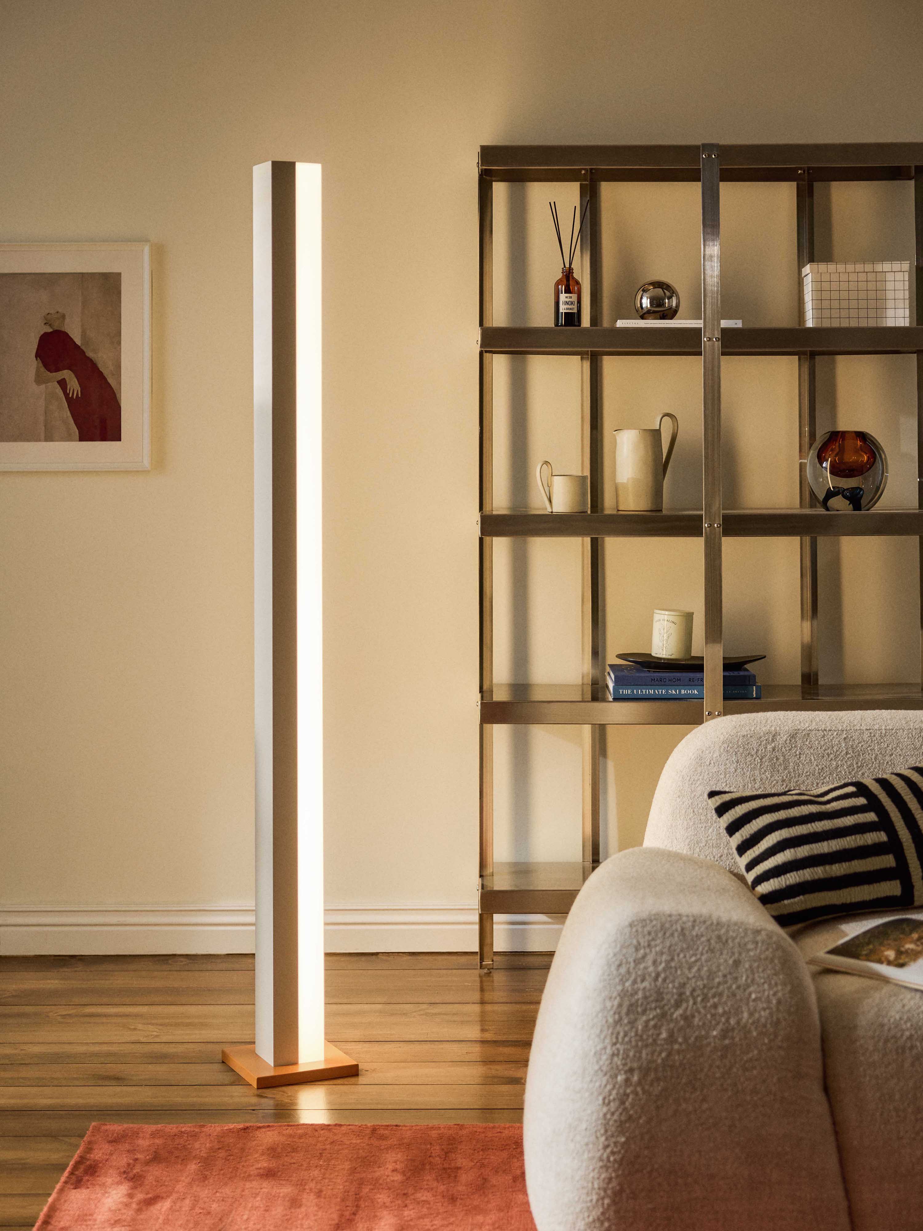 Dimmbare LED-Stehlampe Naika