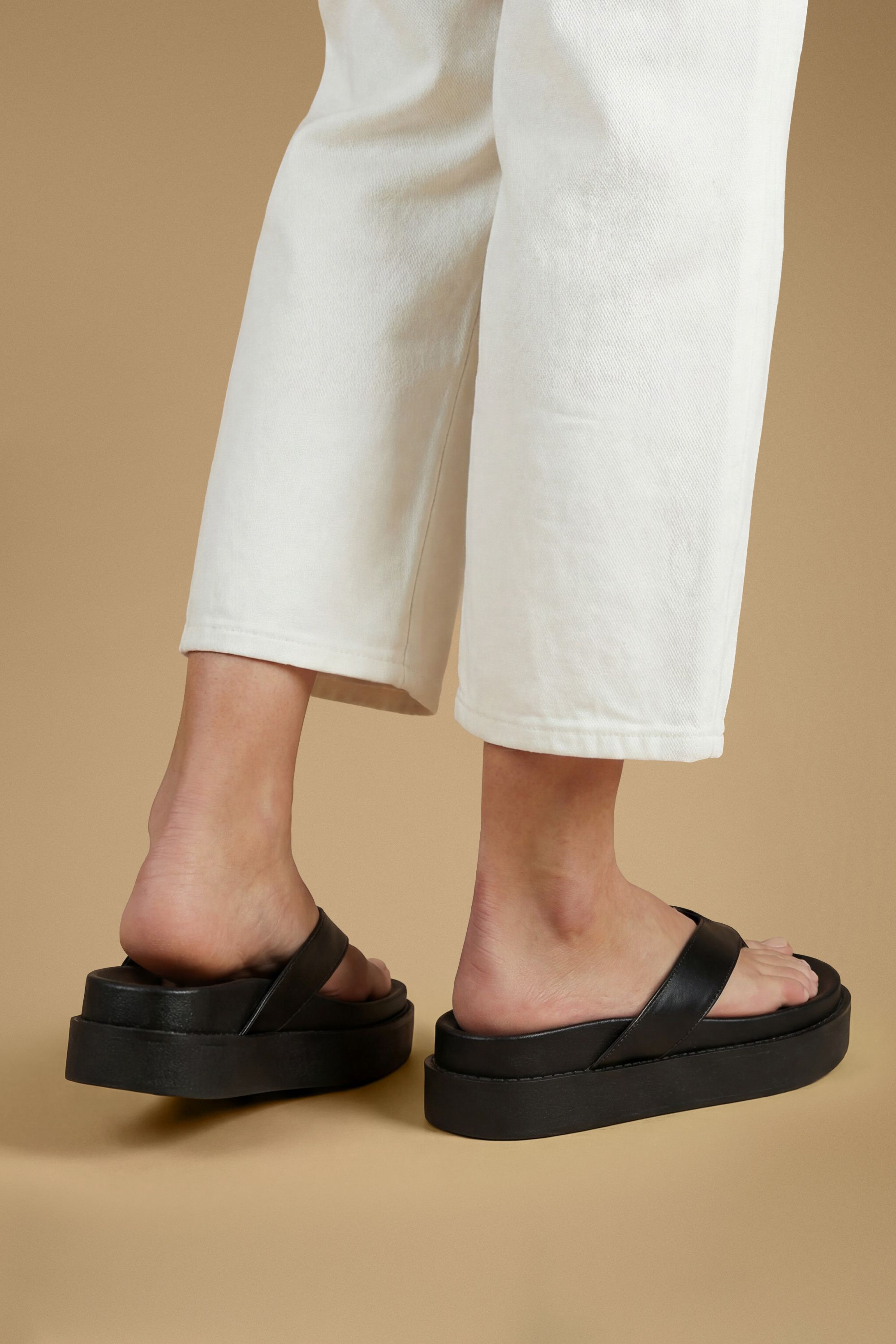 Oasis Ellie Faux Leather Toe Post Footbed Sandals