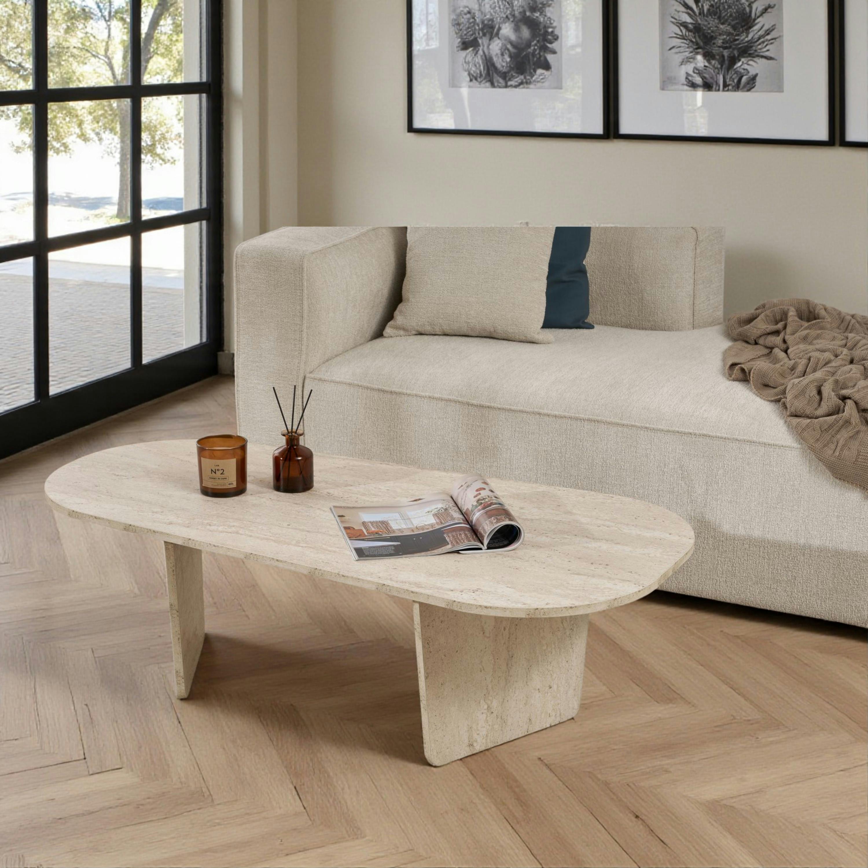 Table basse organique effet travertin, pieds obliques MARFA