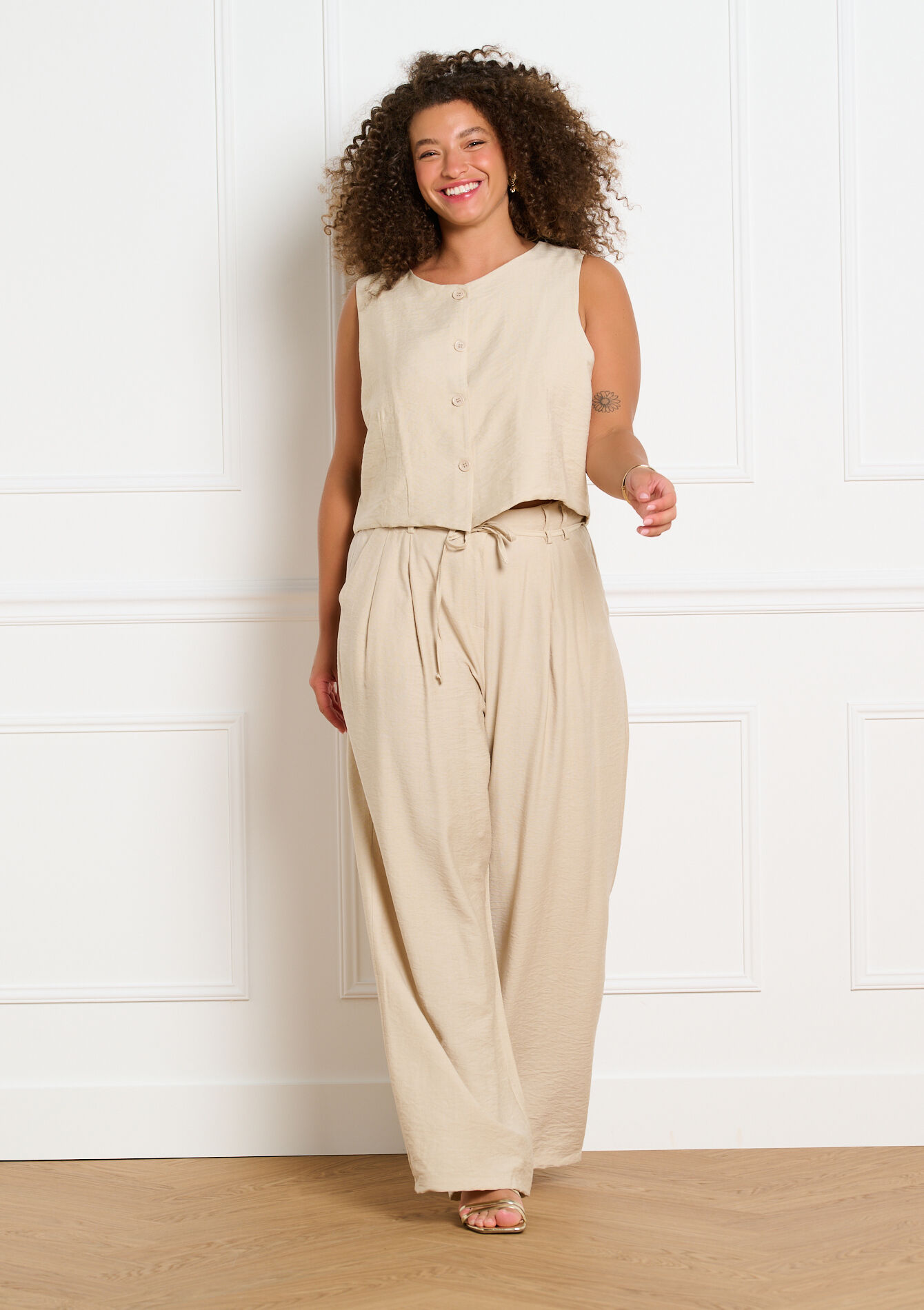 Mouwloos gilet met knopen