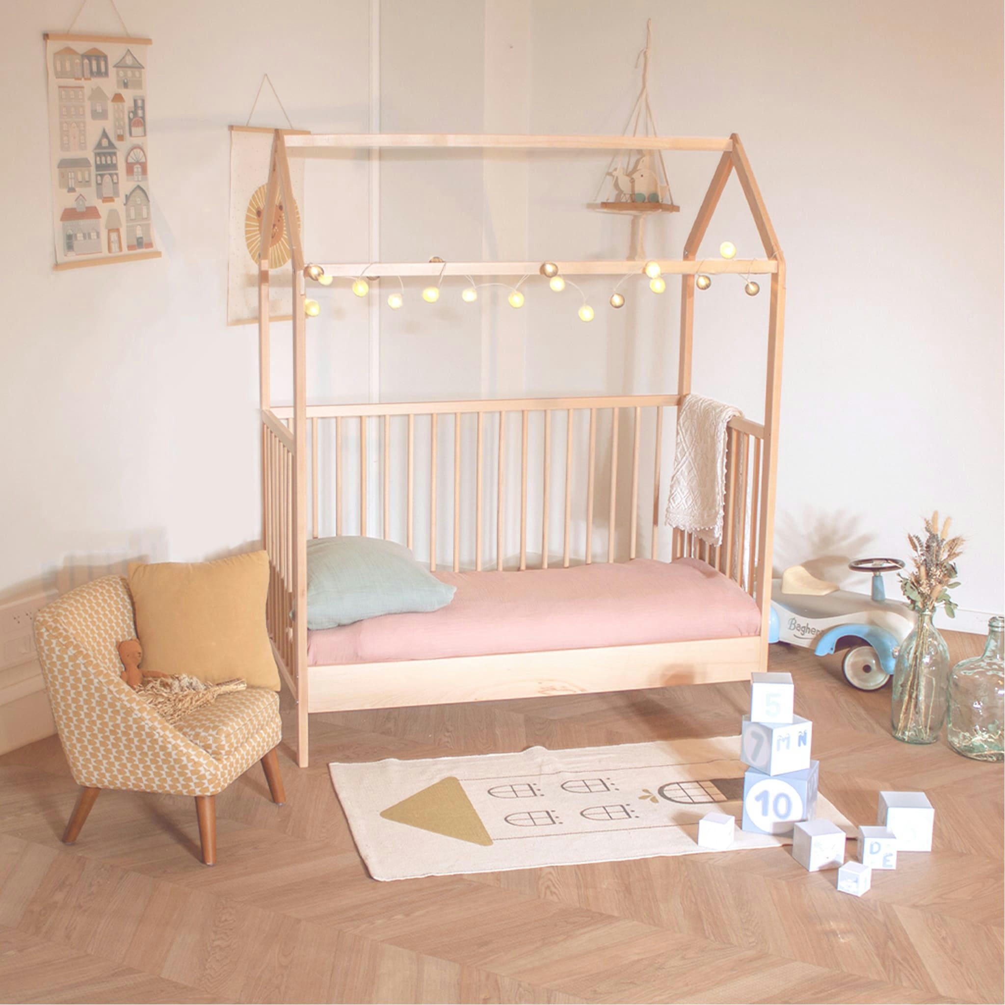 - Lit bébé cabane évolutif en bois massif 60x120