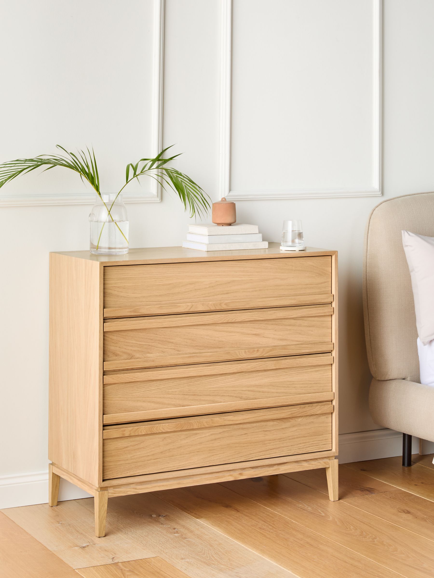 Oak 4 Drawer Belgrave Walnut Chest of Drawers