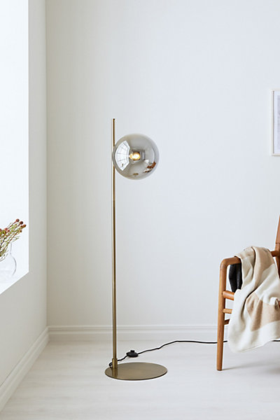 Lampadaire E14 Max 40W verre fumé et base laiton antique - Markslöjd - Dione
