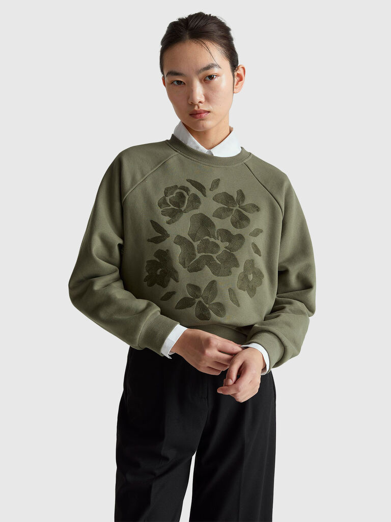 Warm regular fit sweatshirt floral embroidery