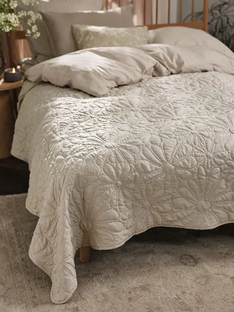 Sengetæppe KRANSMYNTE 240x260 beige