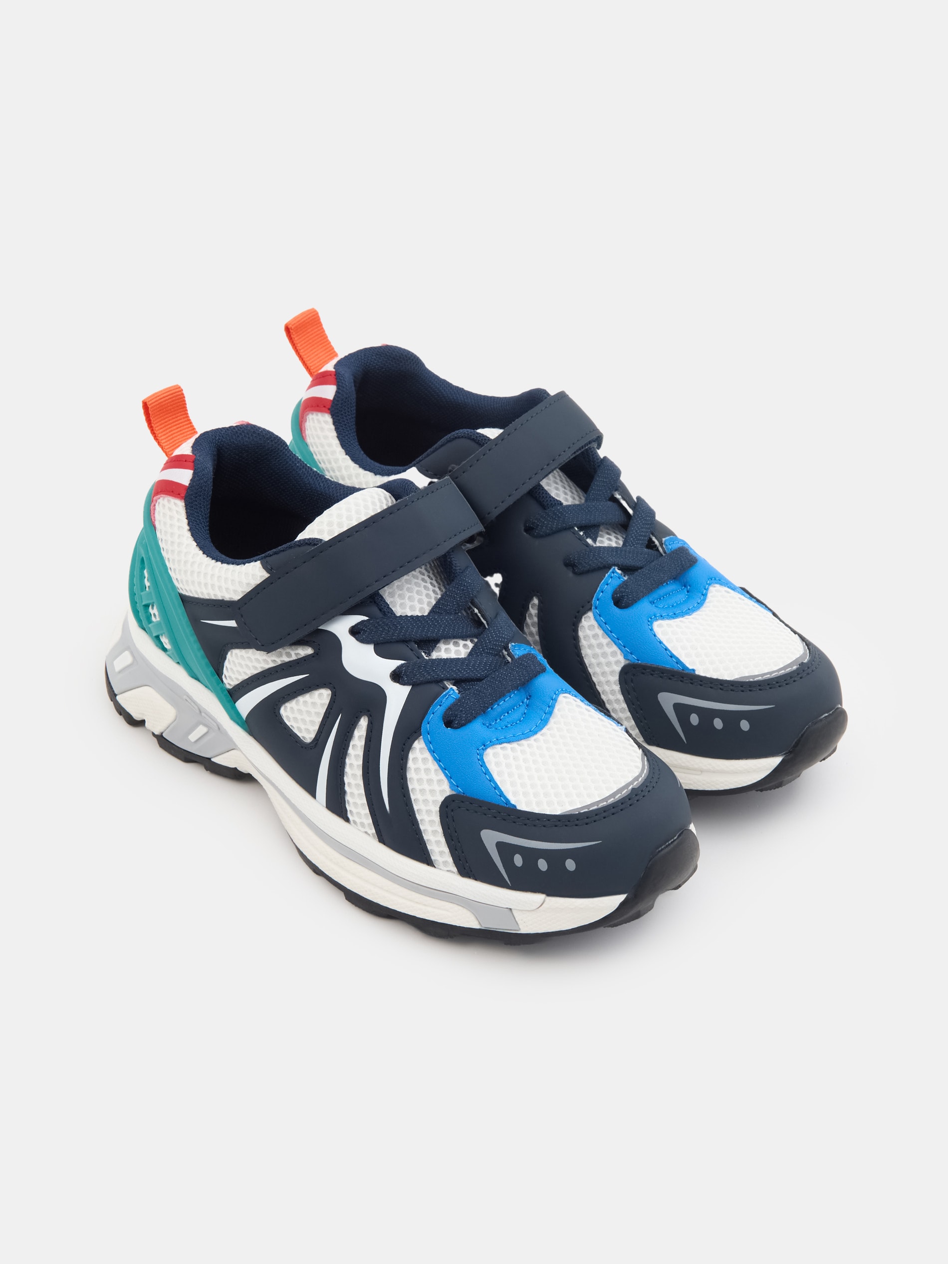 Sportowe sneakersy z siateczką zapinane na rzep