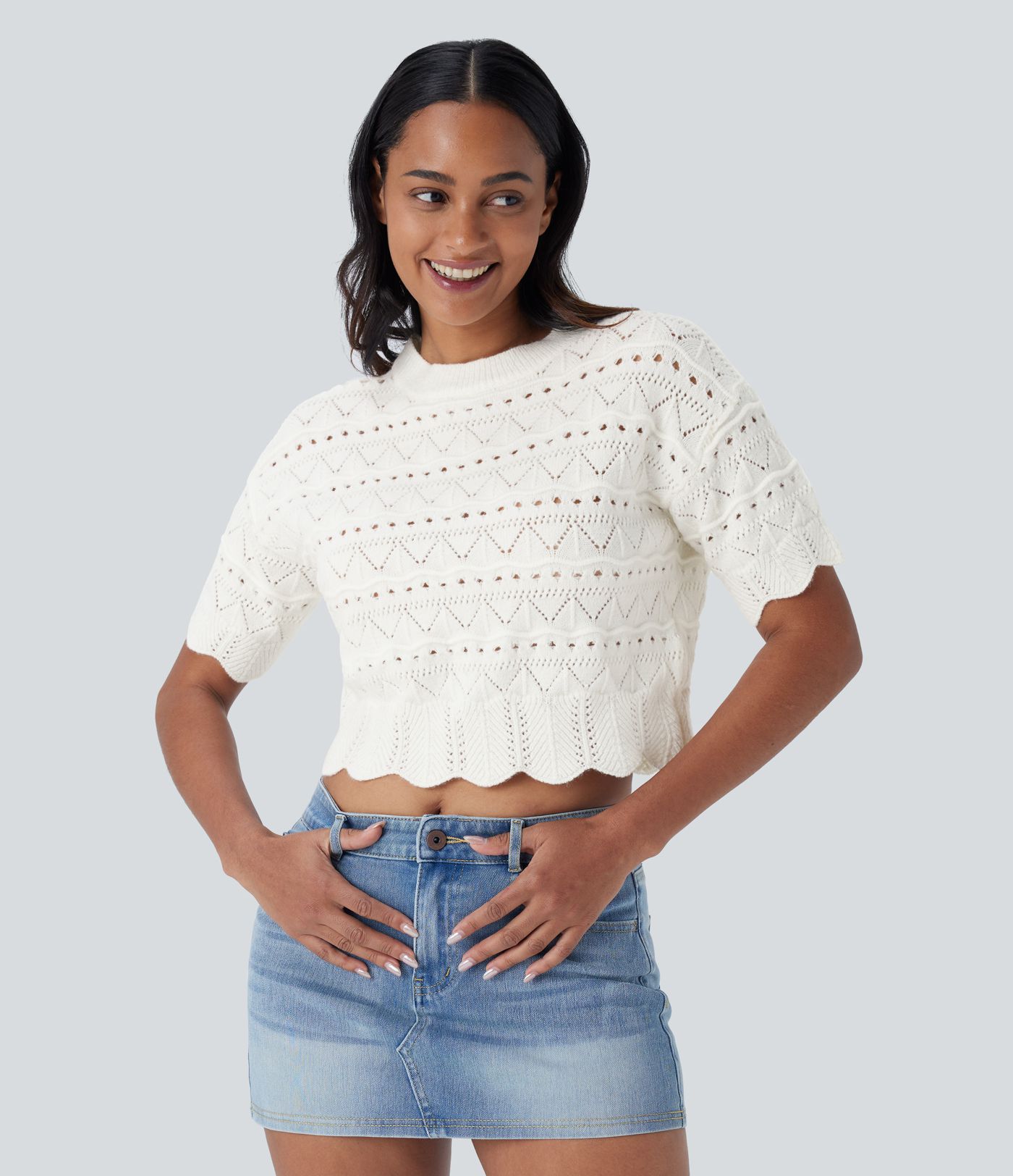 Pull décontracté en maille ajourée à col rond, manches courtes et bordure festonnée