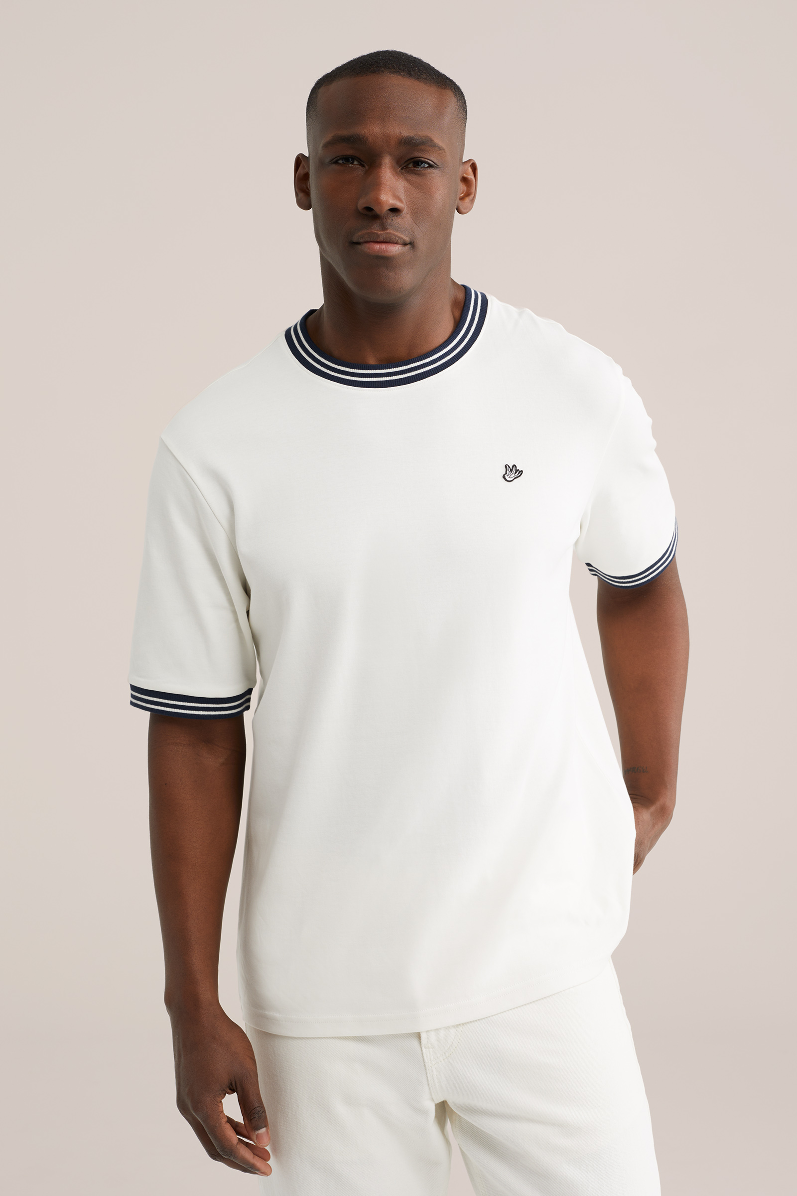 Heren relaxed fit T-shirt met contrast en embroidery