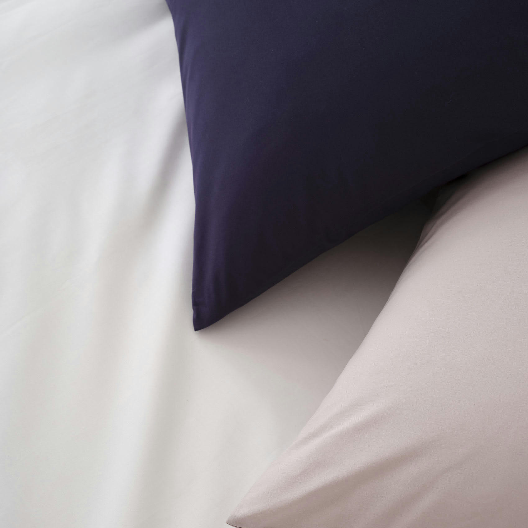 - Set de 2 taies d'oreiller en percale de coton blanc 65x65 cm
