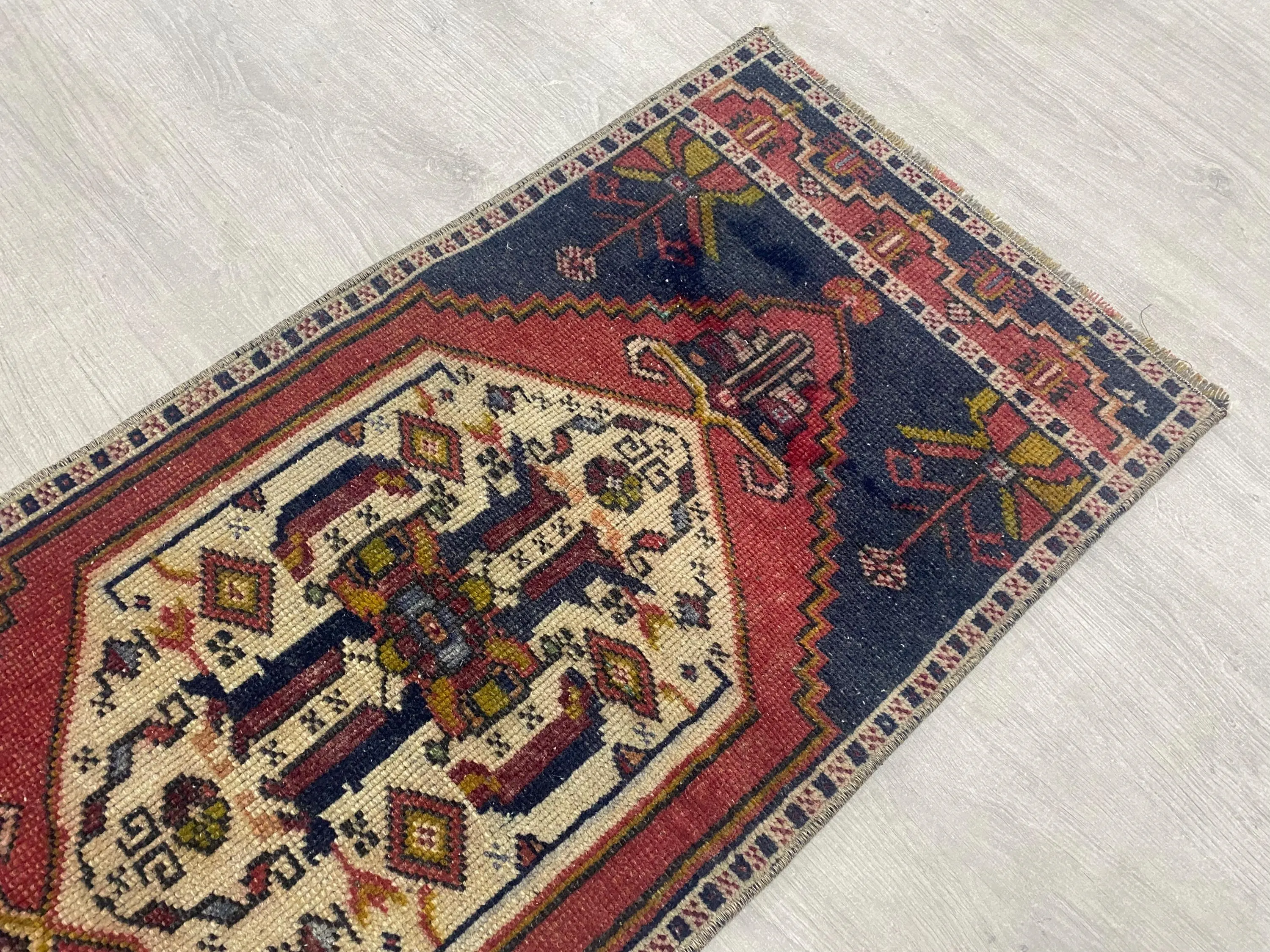 Vintage Oushak Rug, Small Turkish Wool Rug, Hand Knotted Antique Rug, Natural Boho Accent Rug, Entryway Home Decor 1.5 x 3.4 ft
