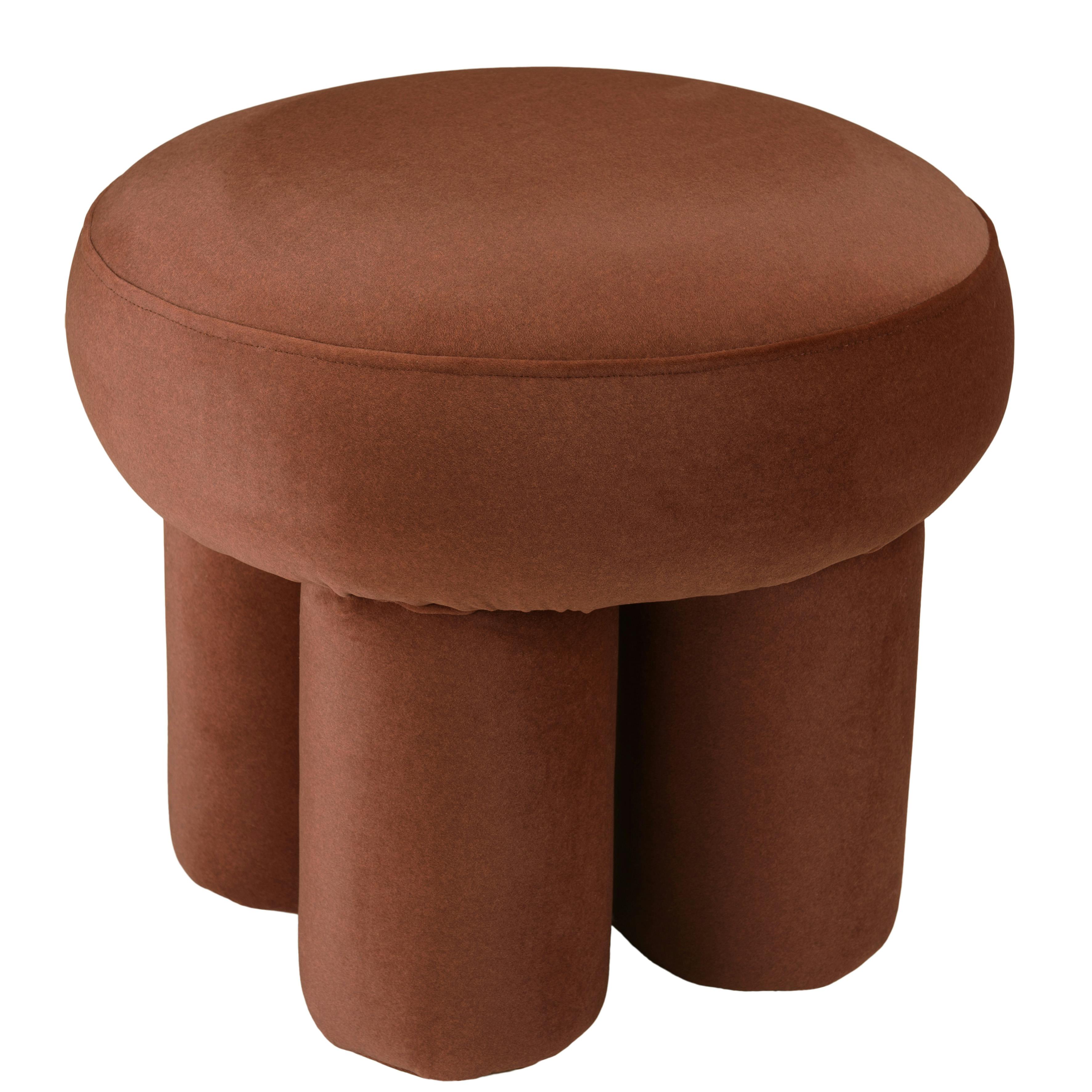 Petit pouf forme design en tissu effet velours marron COLOMBUS