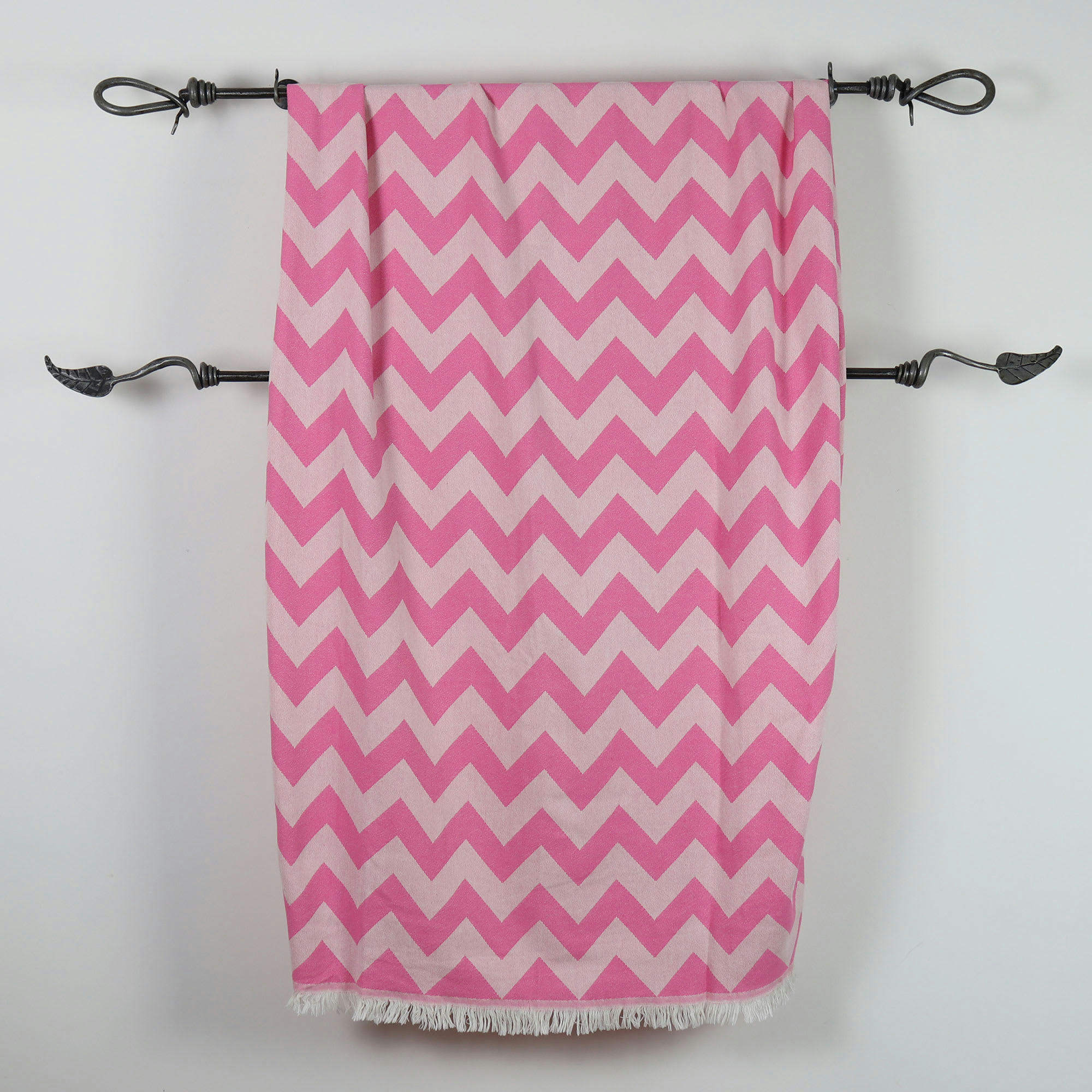 - Fouta zig-zag rose 100ù coton avec franges  95x170cm