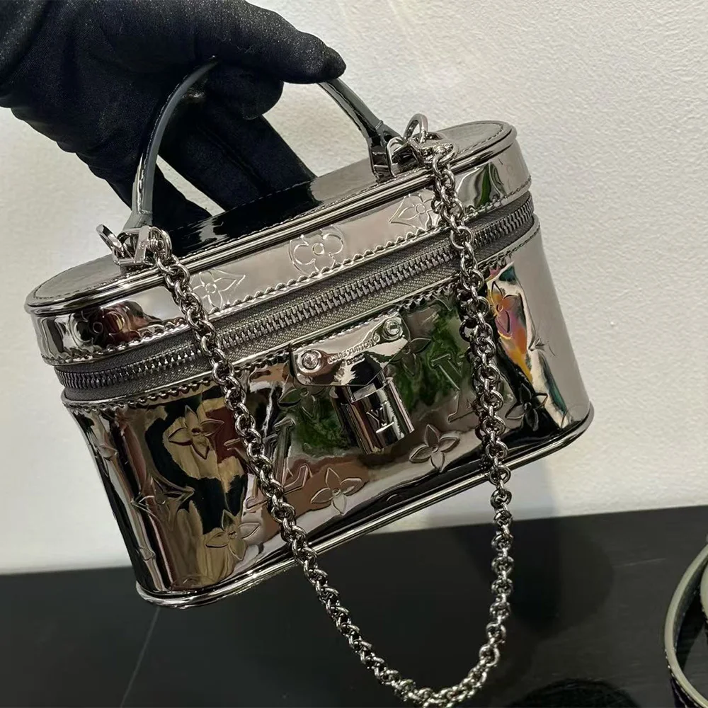 Louis Vuitton Vanity Chain Pouch (7A regular version)