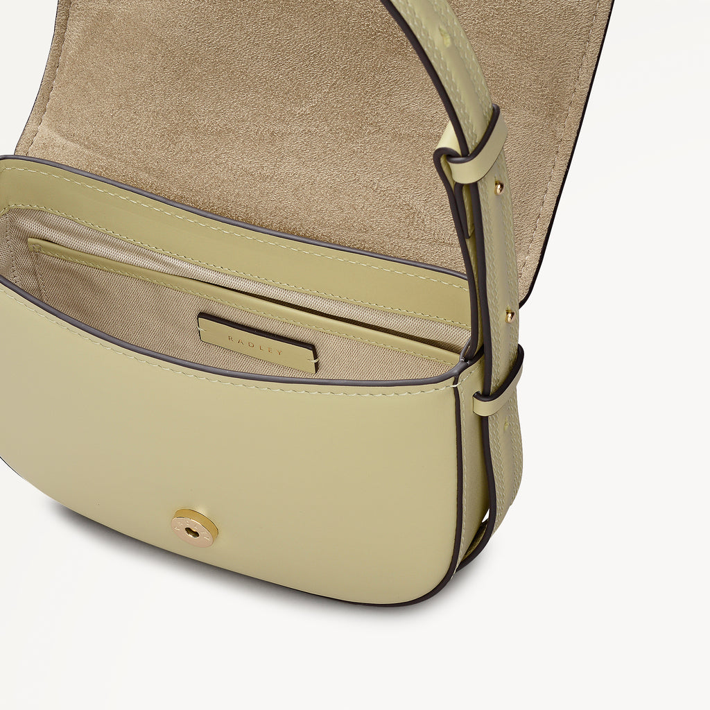 Keswick Mews - Medium Flapover Shoulder