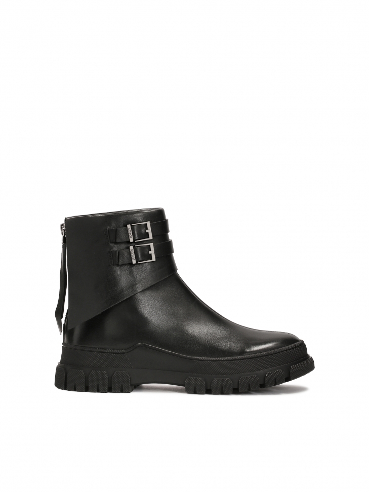 Leather boots with turned-up upper