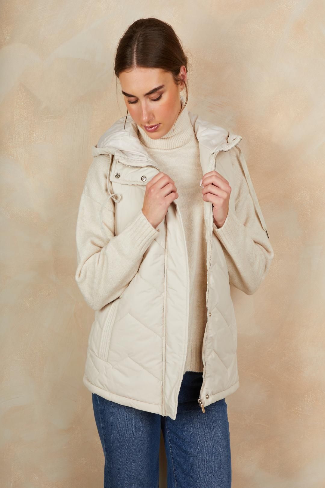 Chi Chi London Quilted Puffer Gilet in Cream